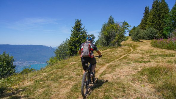 Image : Tour du lac du Bourget