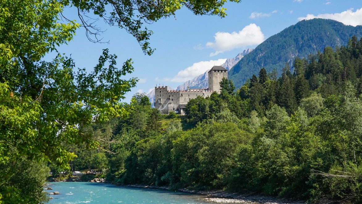 château de Bruck dans la ville autrichienne de Lienz