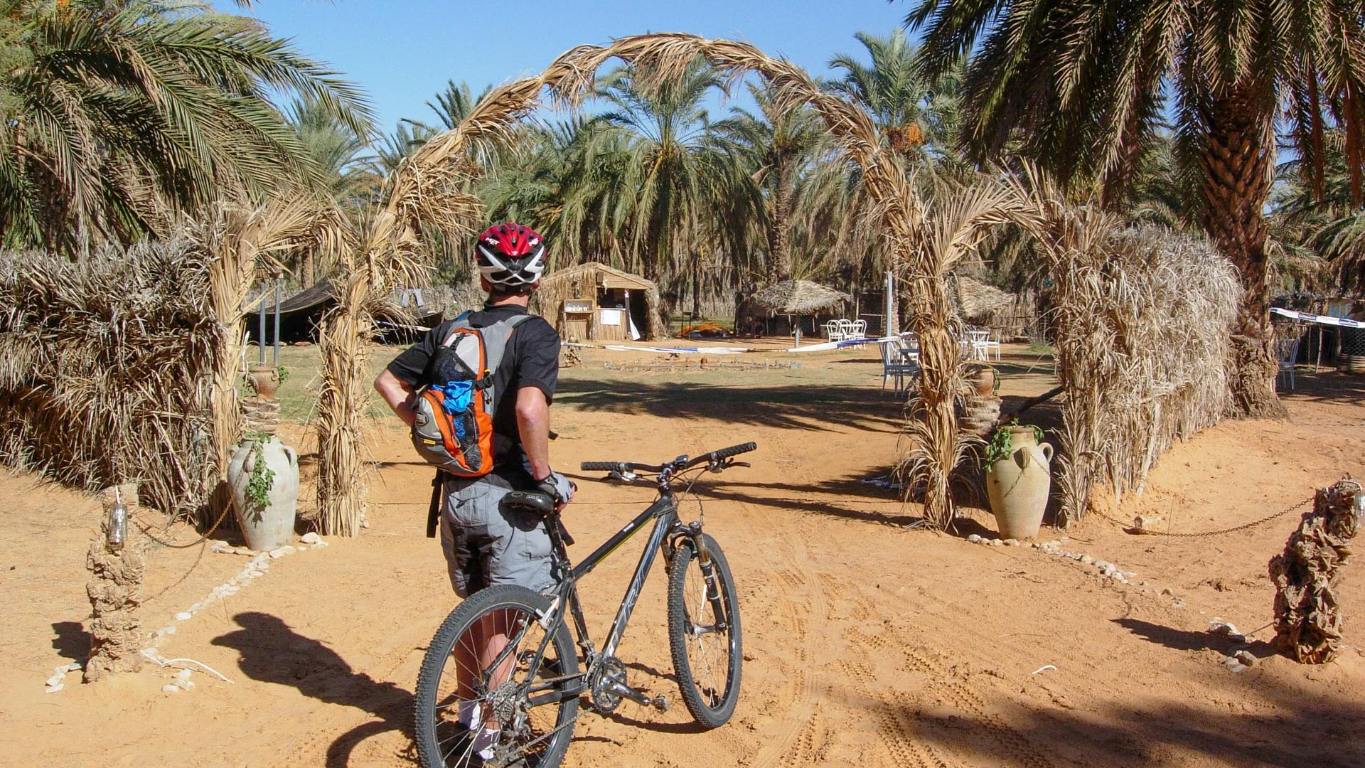 l'oasis de ksar ghilane atteinte à VTT