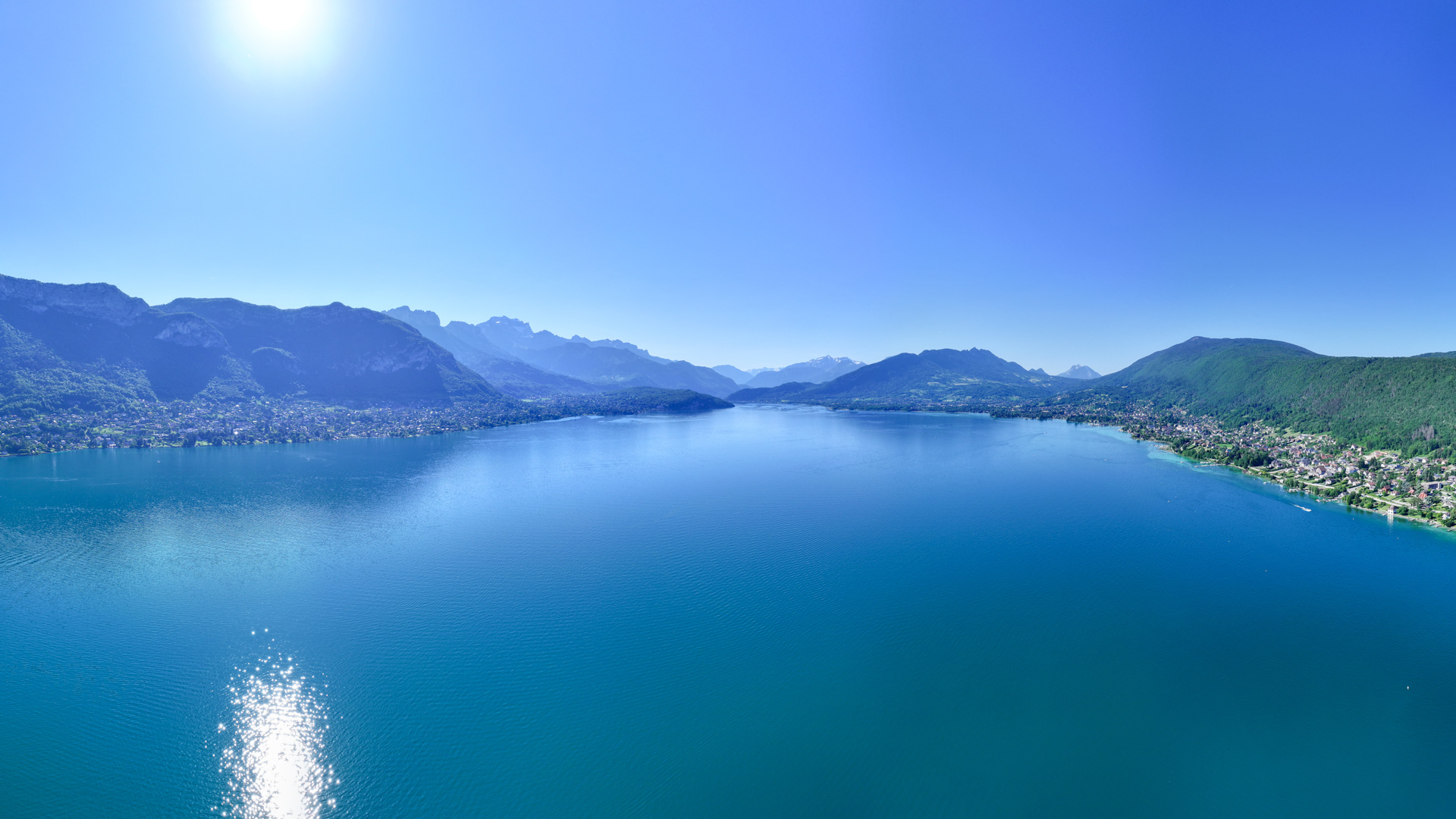 vue sur le lac d'Annecy en haute-savoie