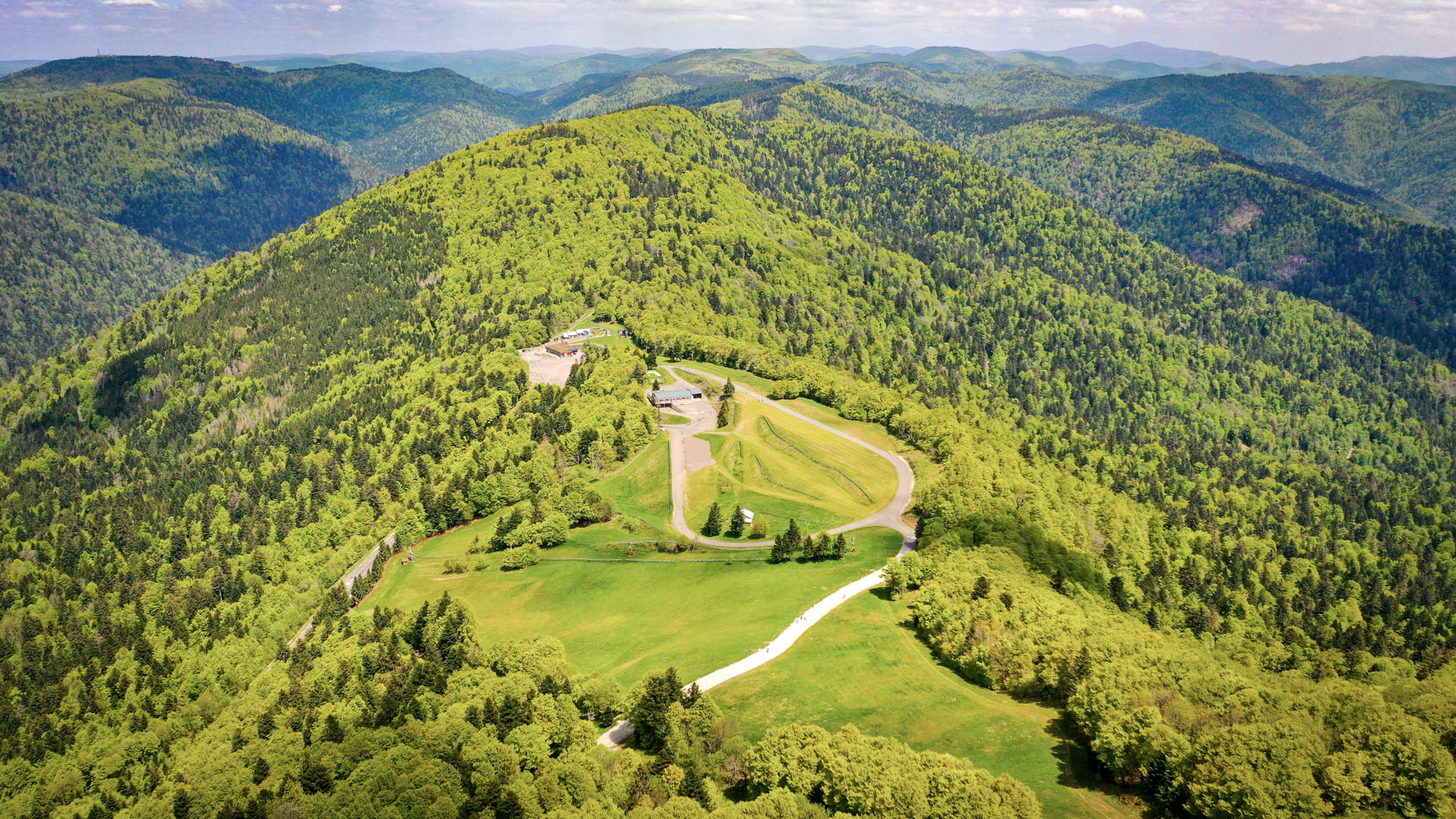 vue aérienne sur l'arrivée du Grand Ballon