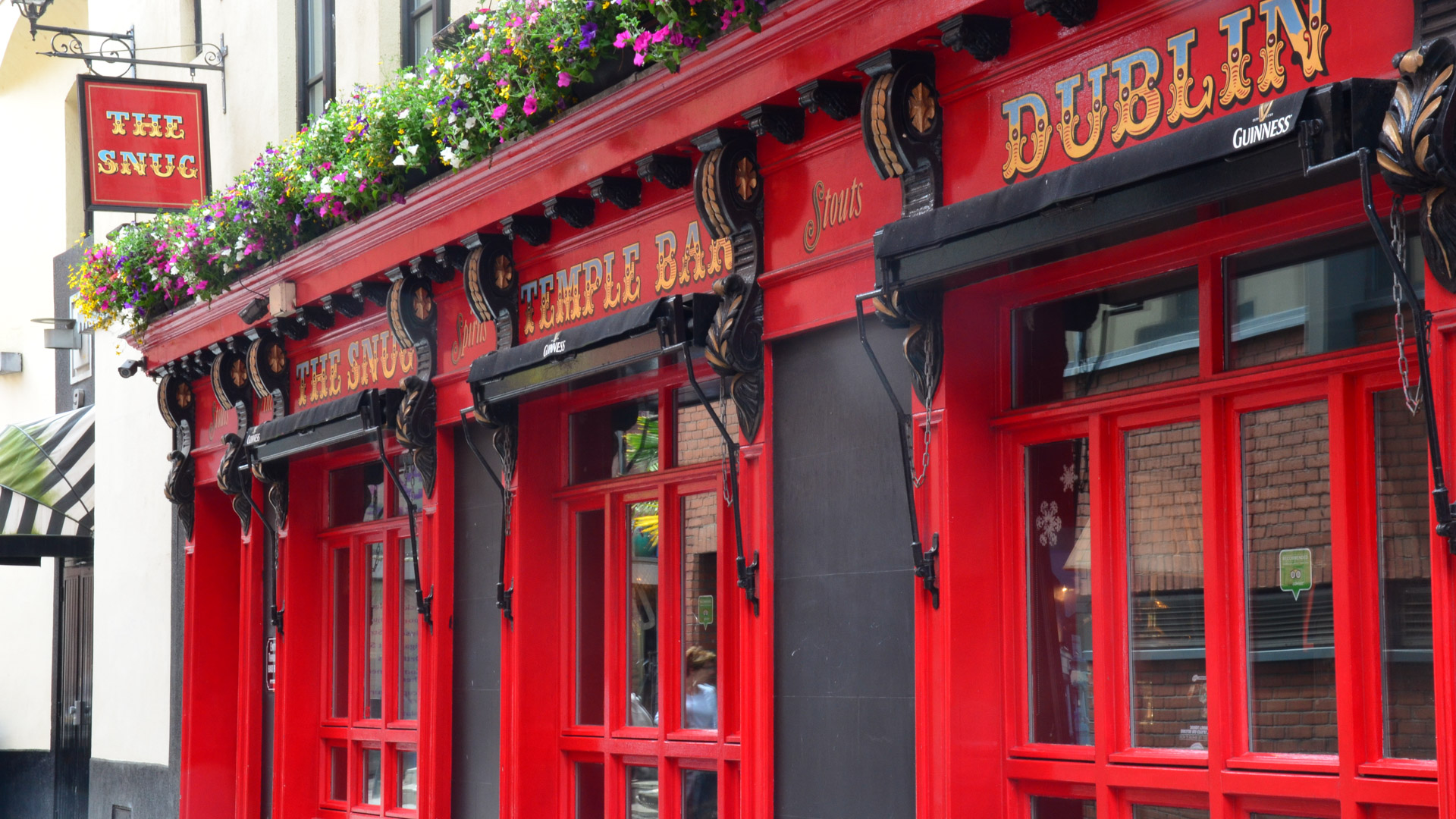 façade rouge du pub Temple Bar à Dublin