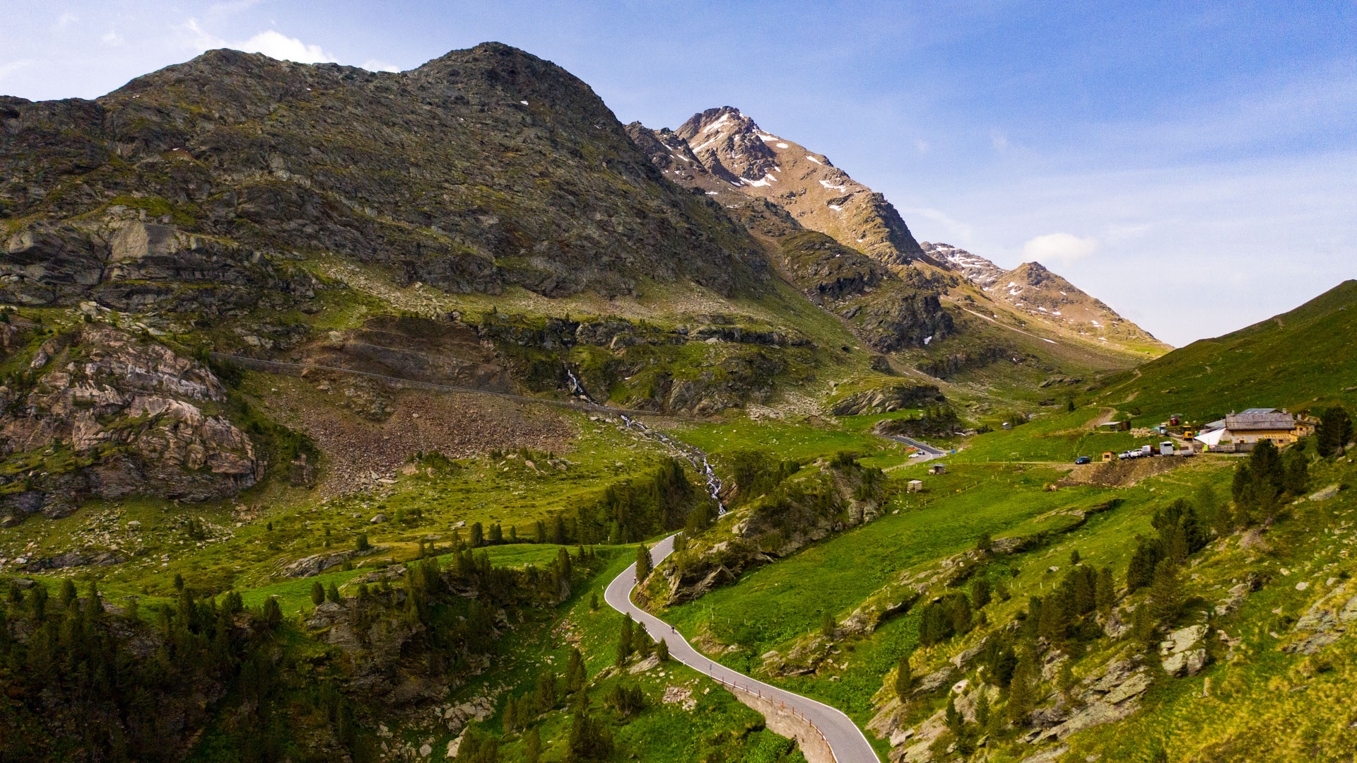 piste cycliste au cœur des massifs alpins