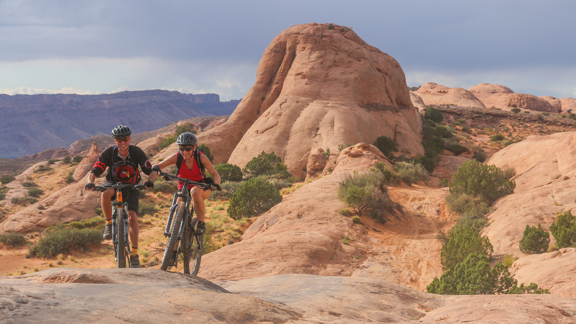 VTT avec le parc des arches en toile de fond