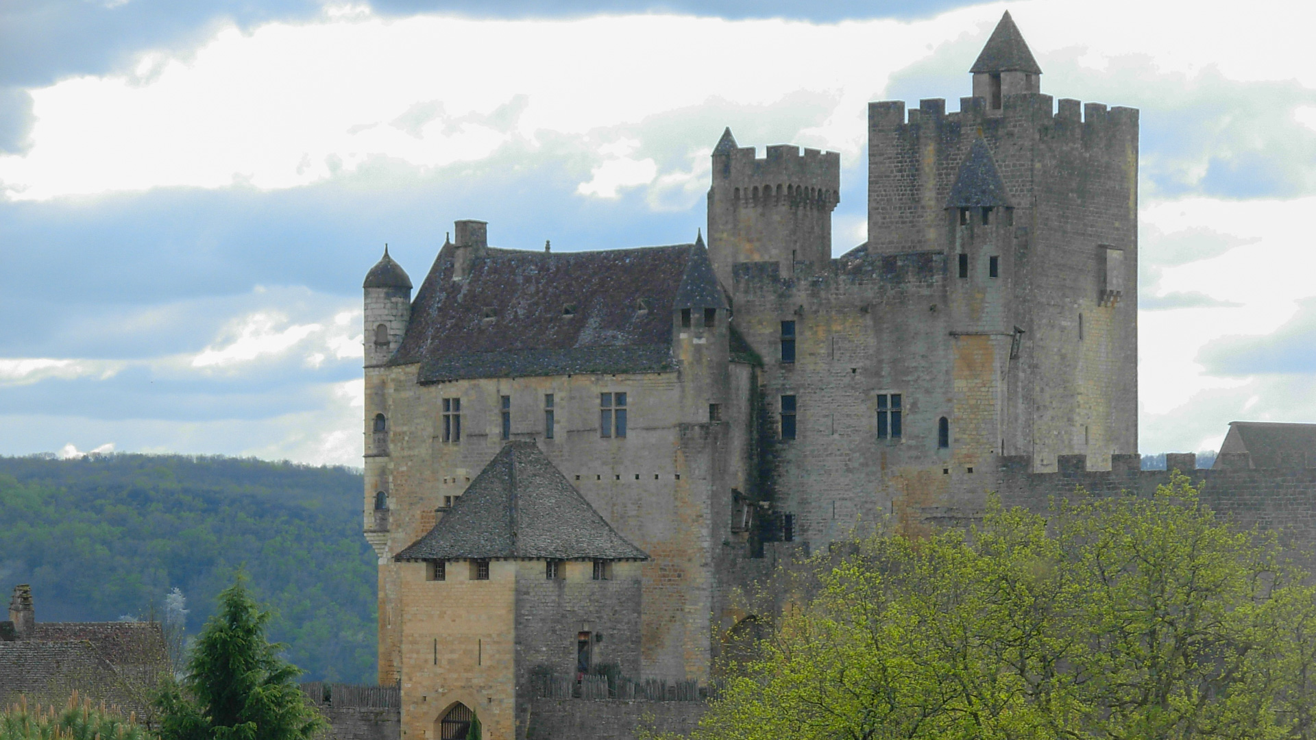 château médiéval en Périgord, à découvrir à vélo