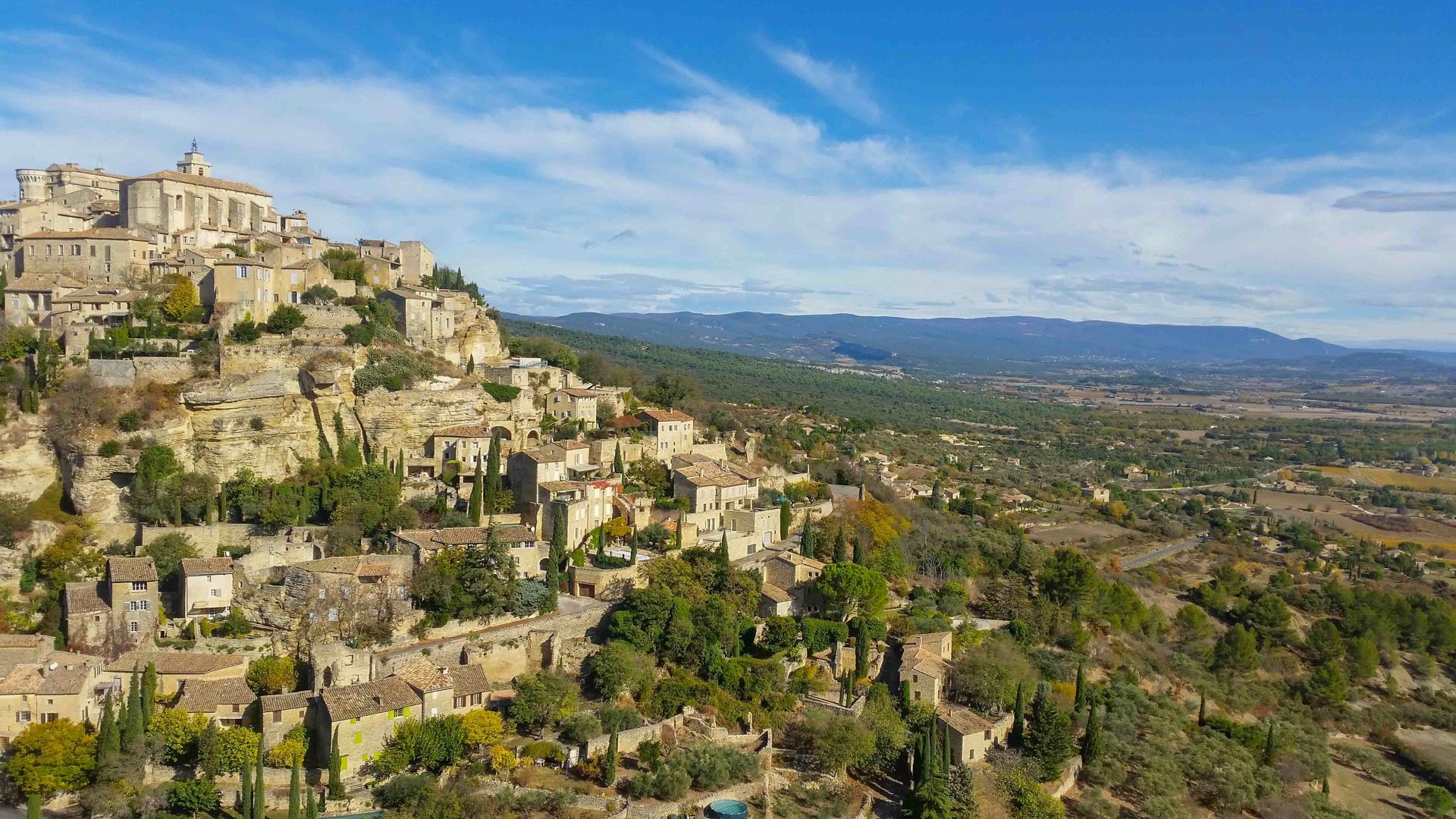 Gordes, village perché dans le Luberon en Provence
