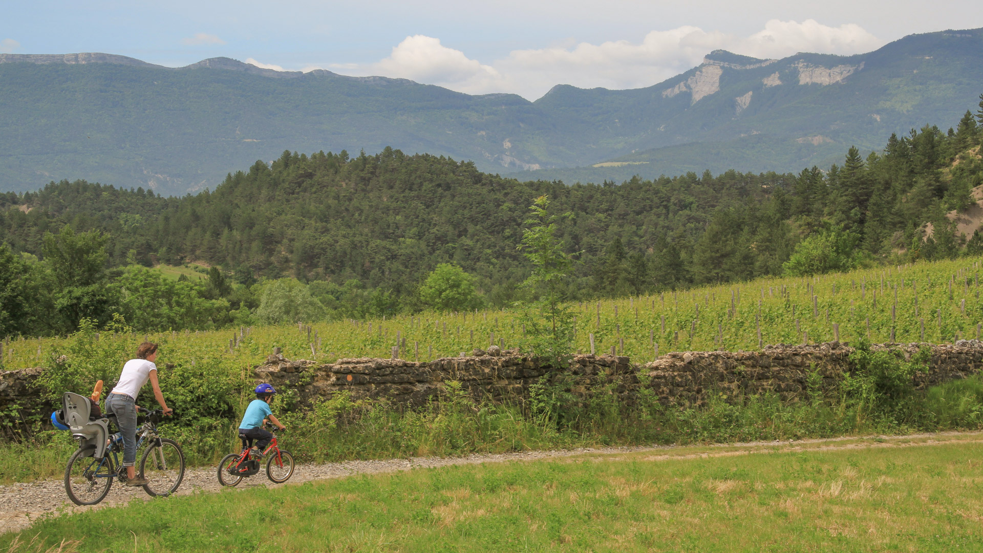 à vélo avec les enfants sur les chemins de la Drôme