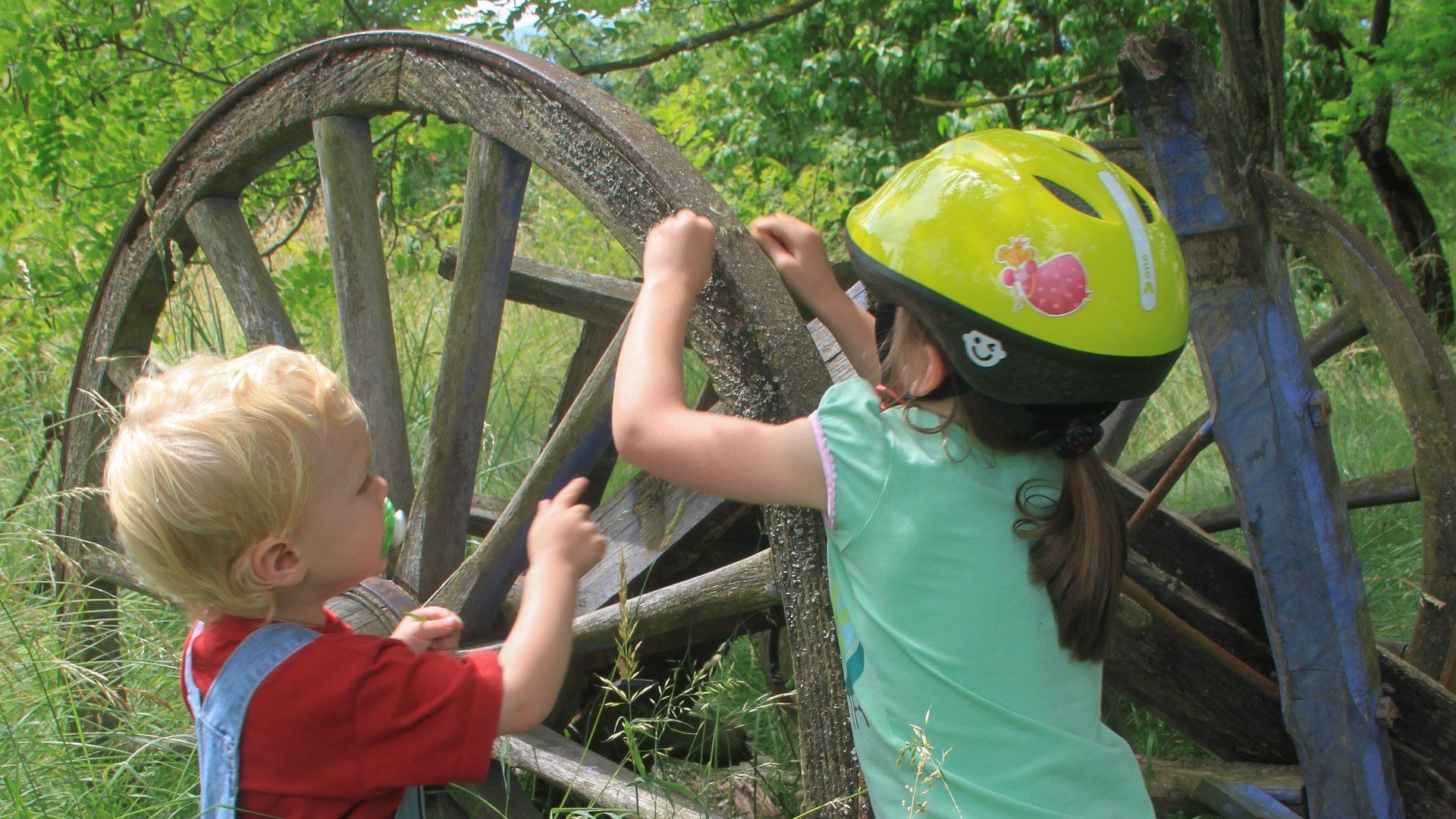 les enfants jouent lors des pauses