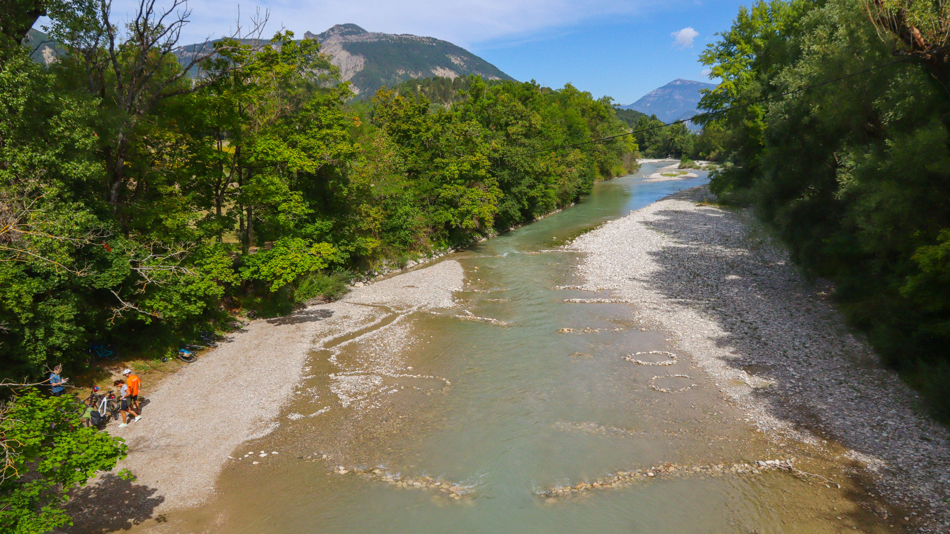 pause pique-nique au bord de la rivière Drôme