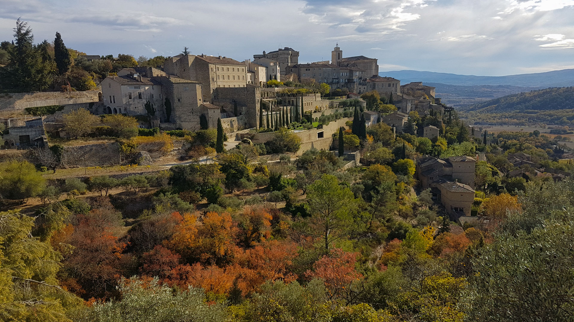 le célèbre village de Gordes dans le Luberon