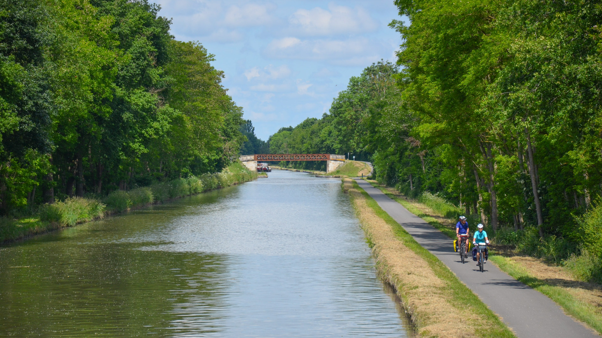 à velo le long du Canal du centre en Bourgogne