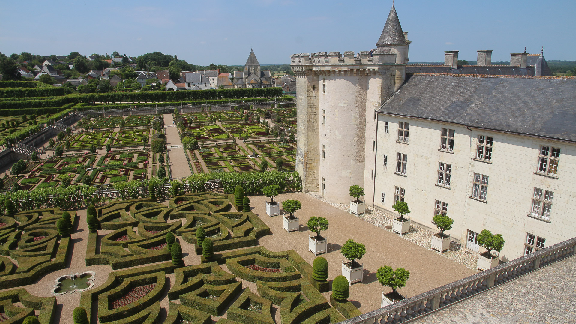 Villandry, vue sur le jardin d'ornement du château