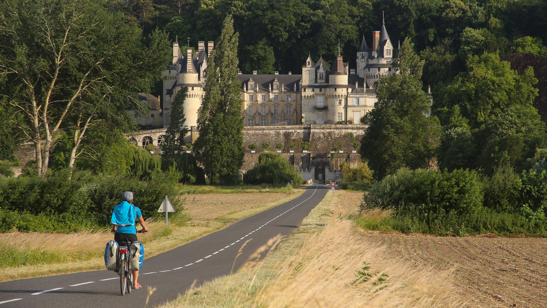arrivée à vélo au Château d'Ussé dans la Loire