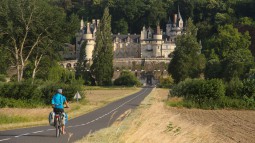 LES CHÂTEAUX, MON GUIDE & MON VELO