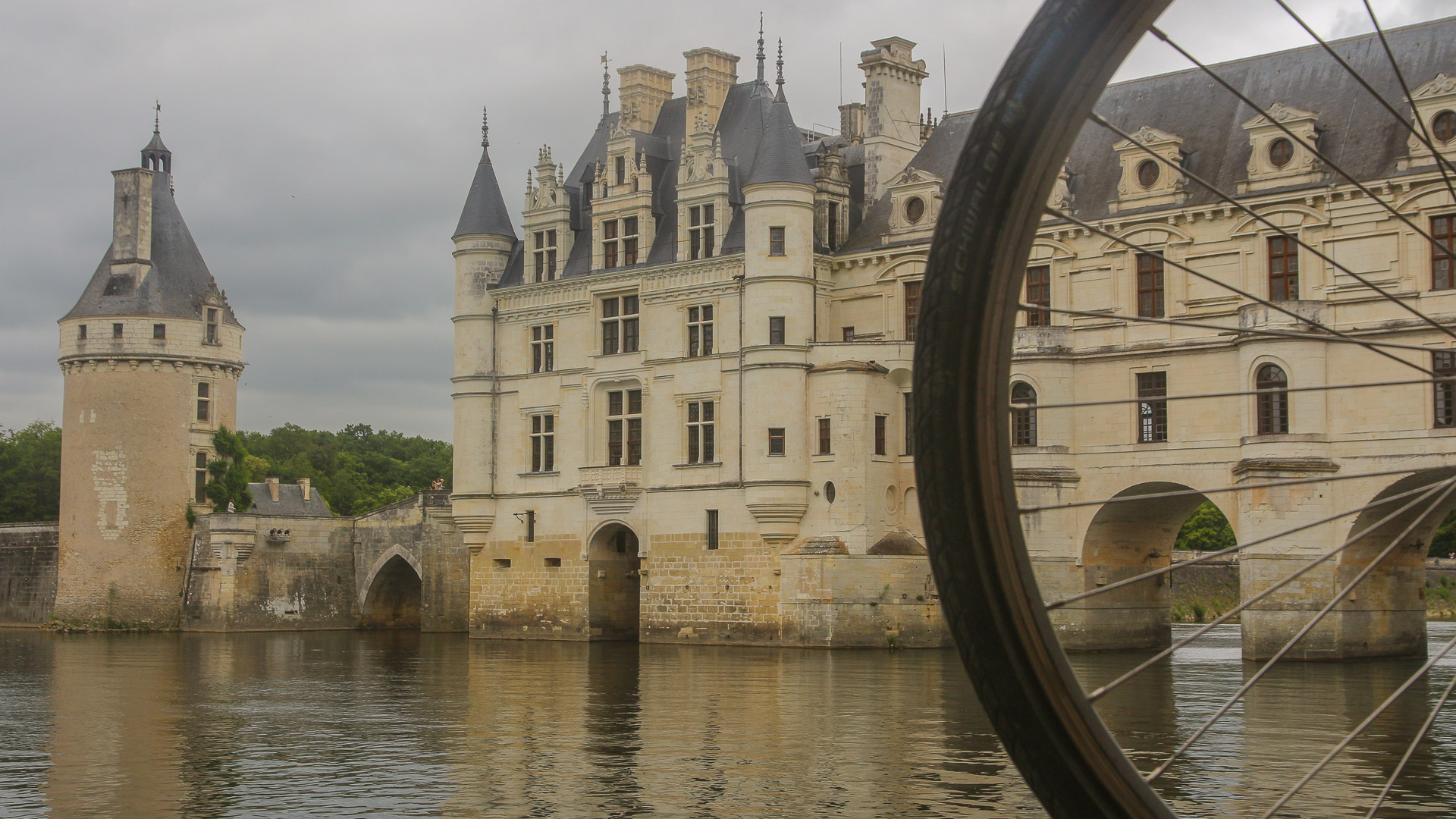 vélo devant le château de Chenonceau