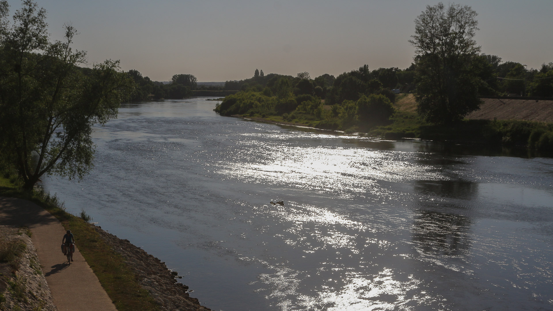 la voie verte le long de la Loire