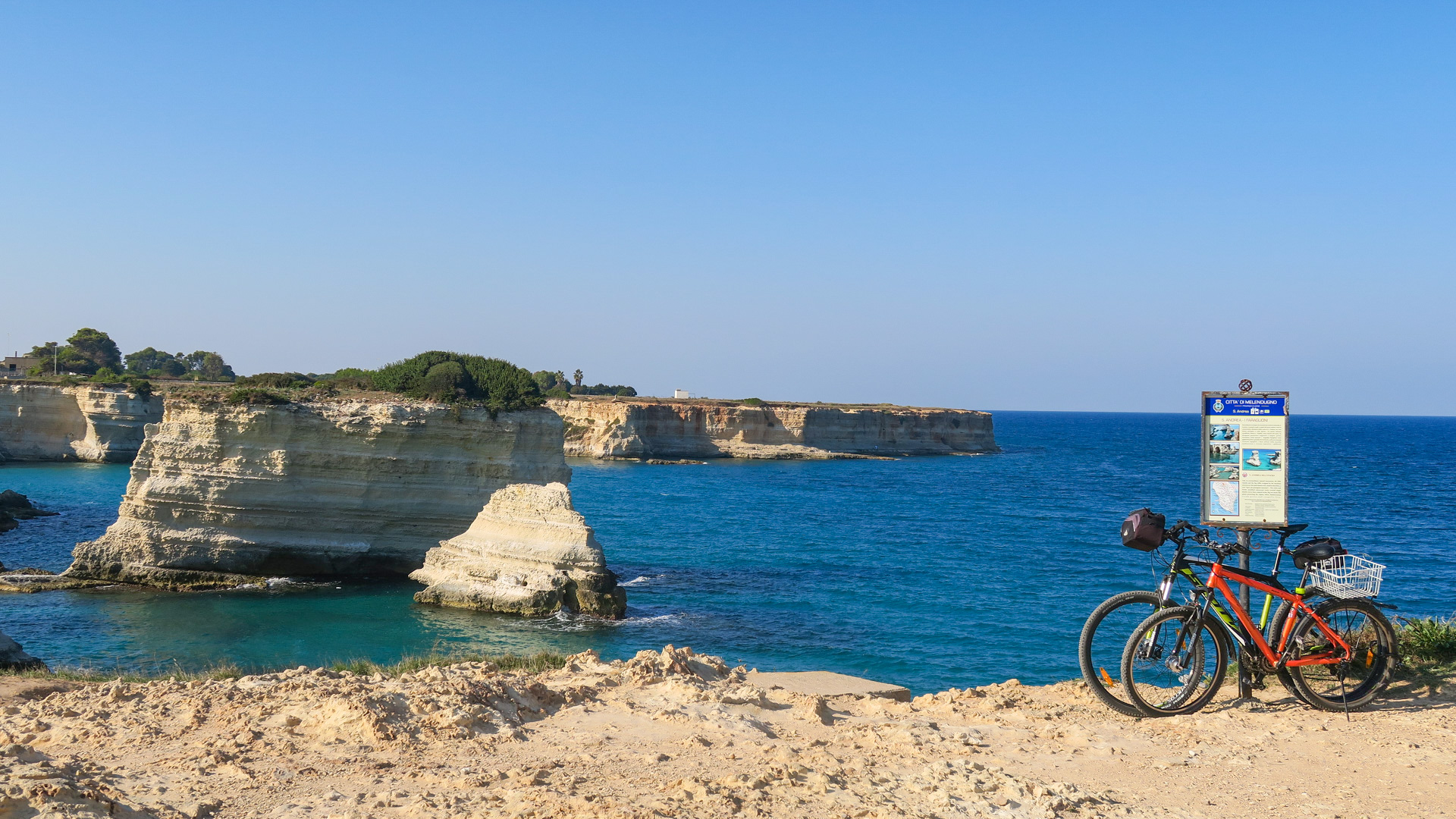 falaises de calcaire dans la péninsule de Salento