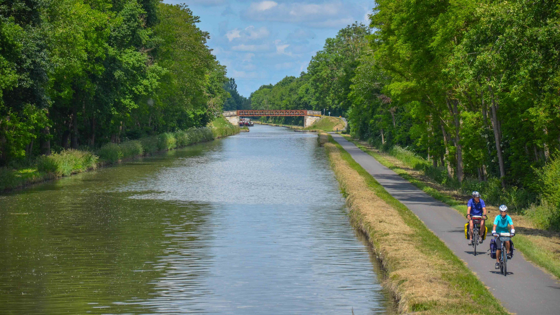 parcours vélo le long du canal en Bourgogne