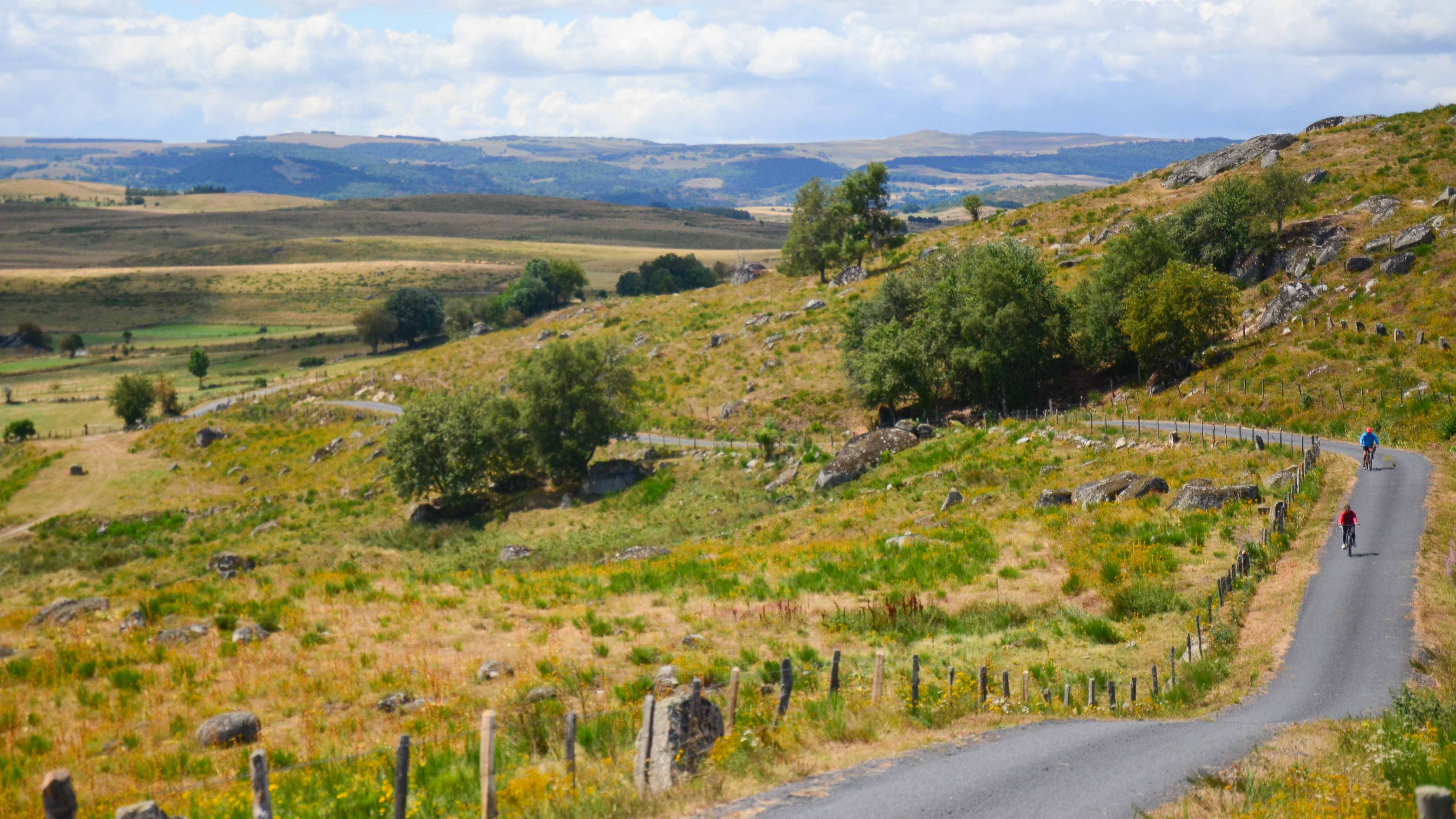 à vélo sur le chemin de Compostelle en Aubrac