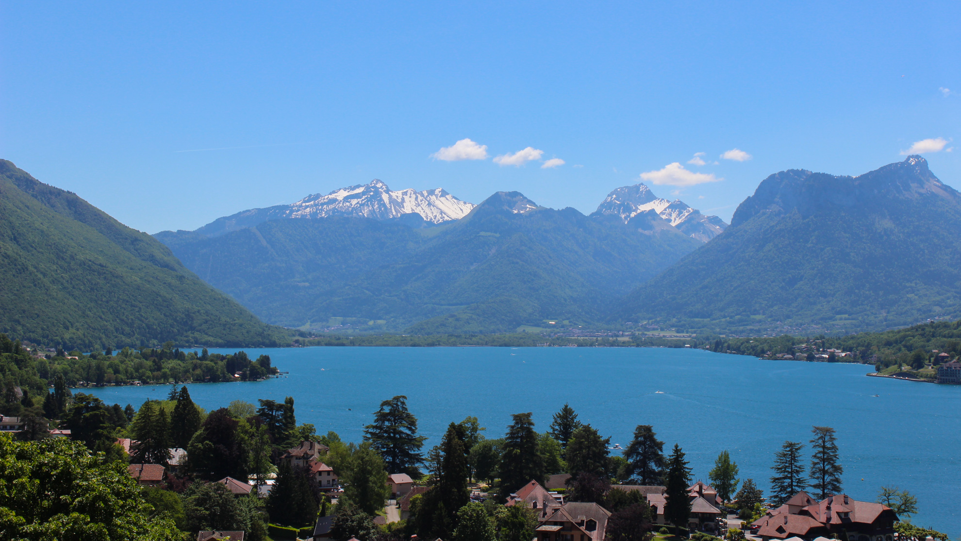 le lac d'Annecy et le massif des Bauges