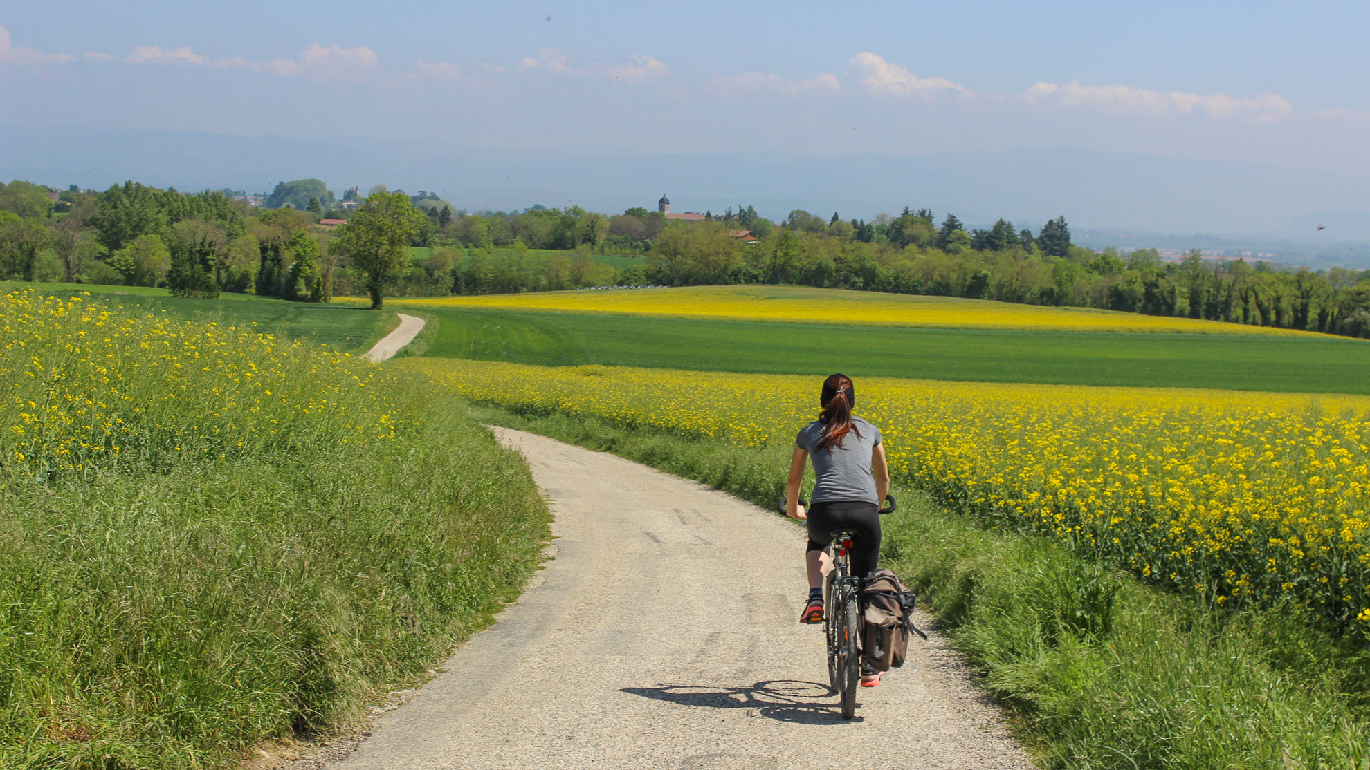 à vélo dans la campagne proche d'Annecy