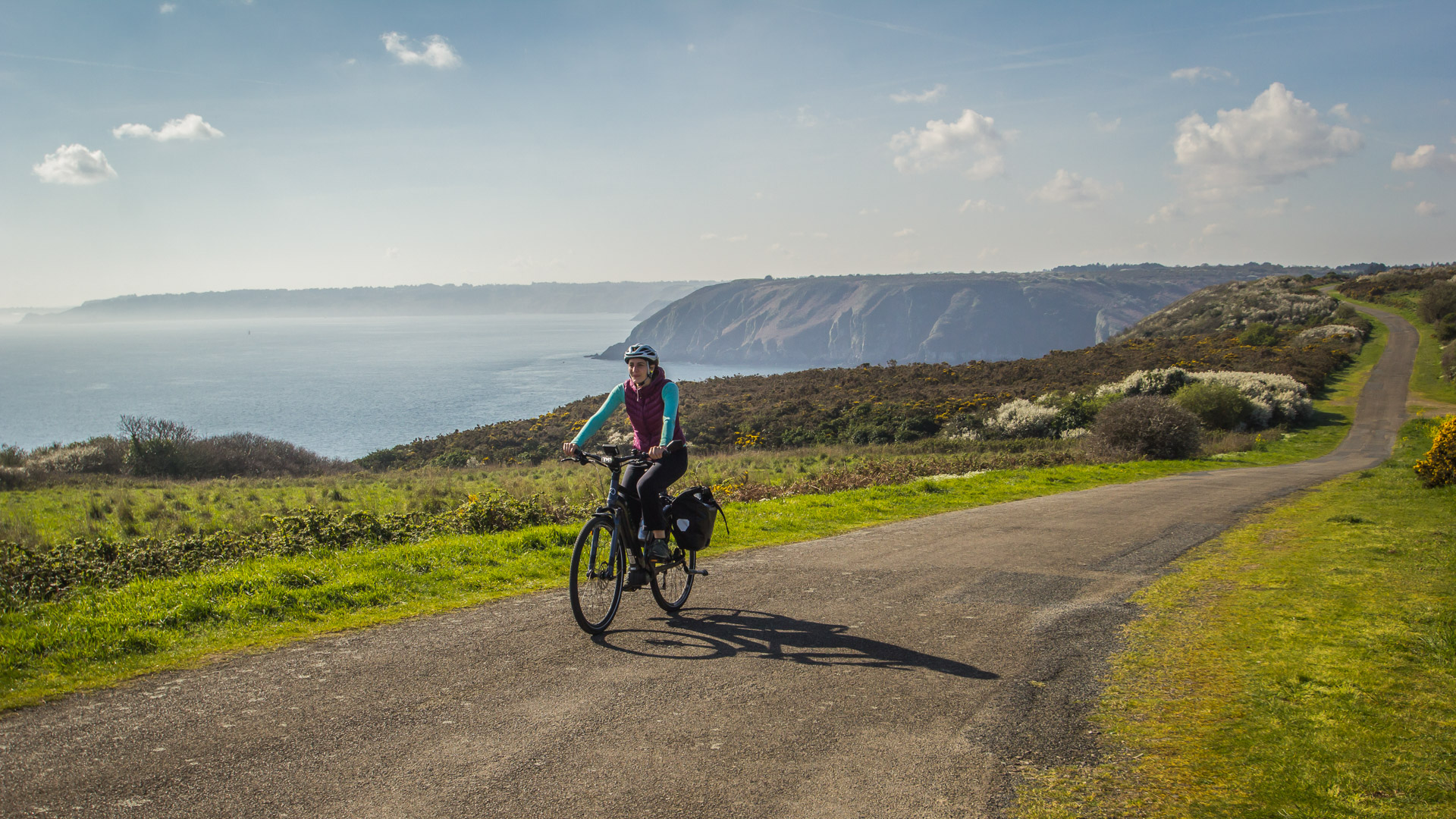 le long de la côte de la Bretagne Nord à vélo