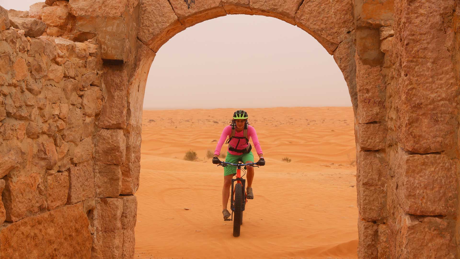 ksar ghilane ouvre sa porte à un vététiste