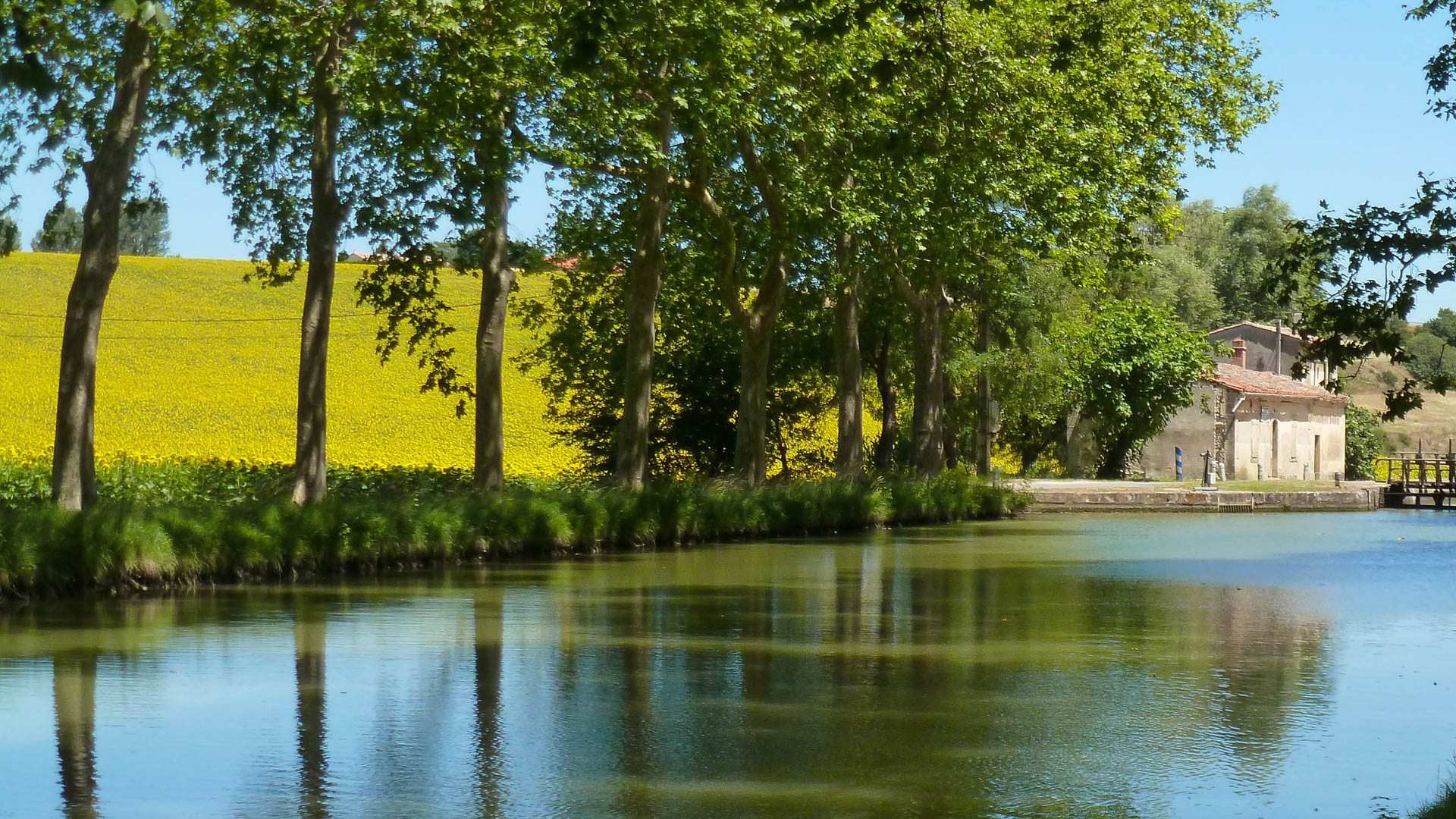 écluse sur le canal de la Garonne