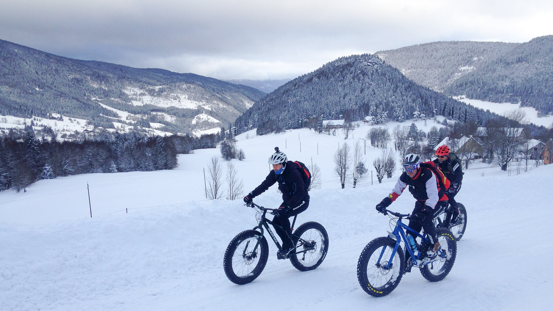 rouler sur les chemins enneigés du massif du vercors