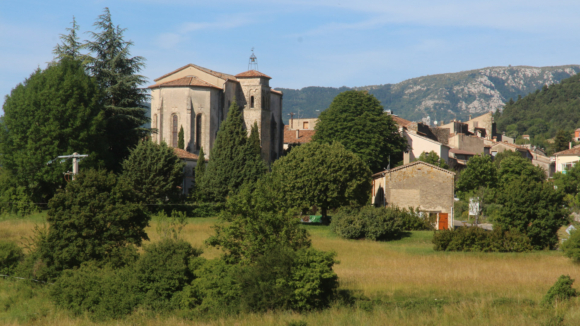village typique du plateau de Valensole en Provence