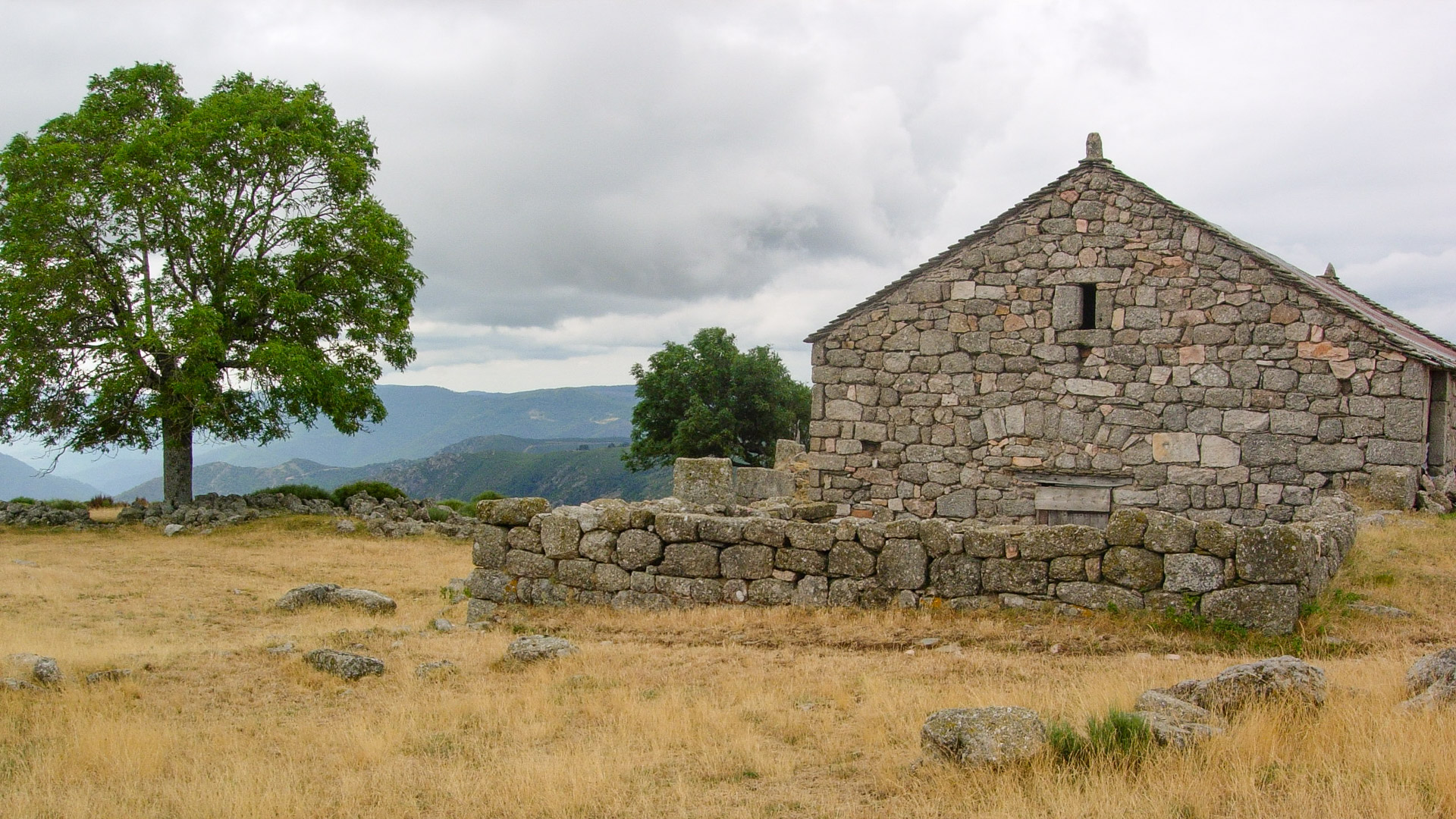 maison de pierre sur le plateau ardéchois