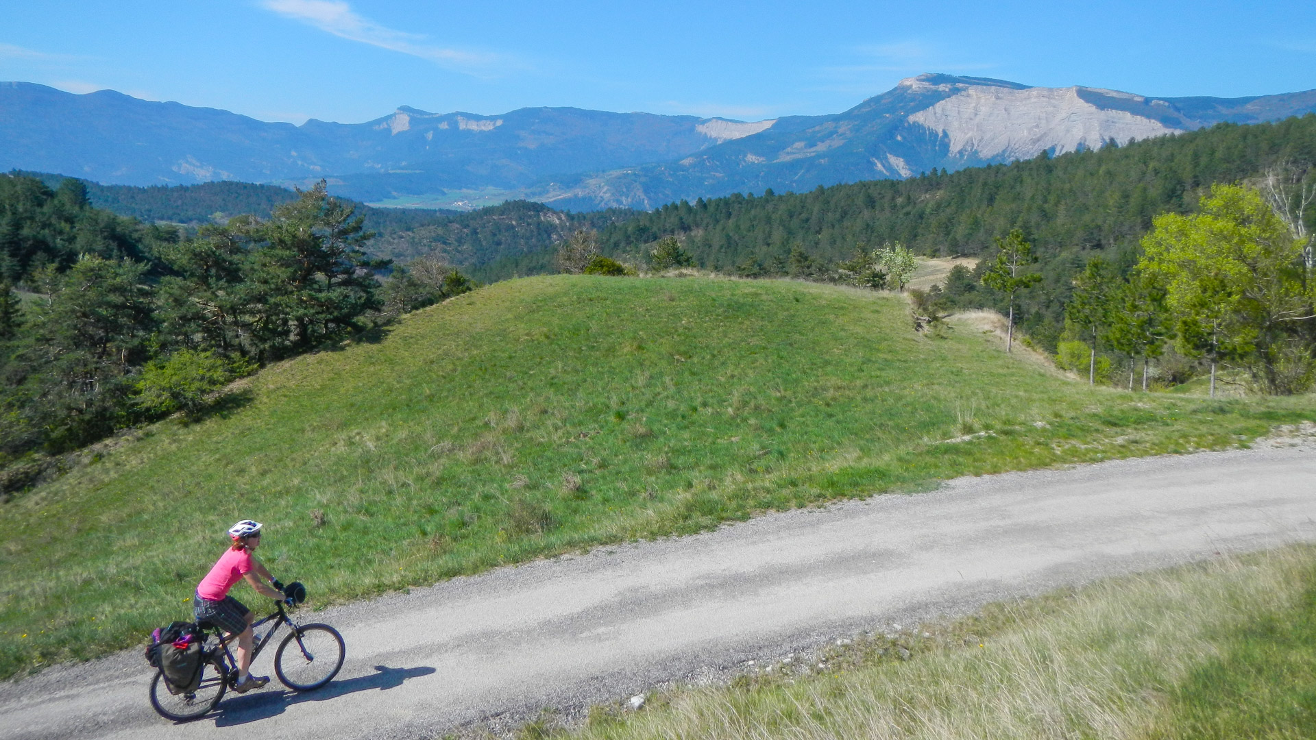 sur les petites routes à vélo de la Drôme