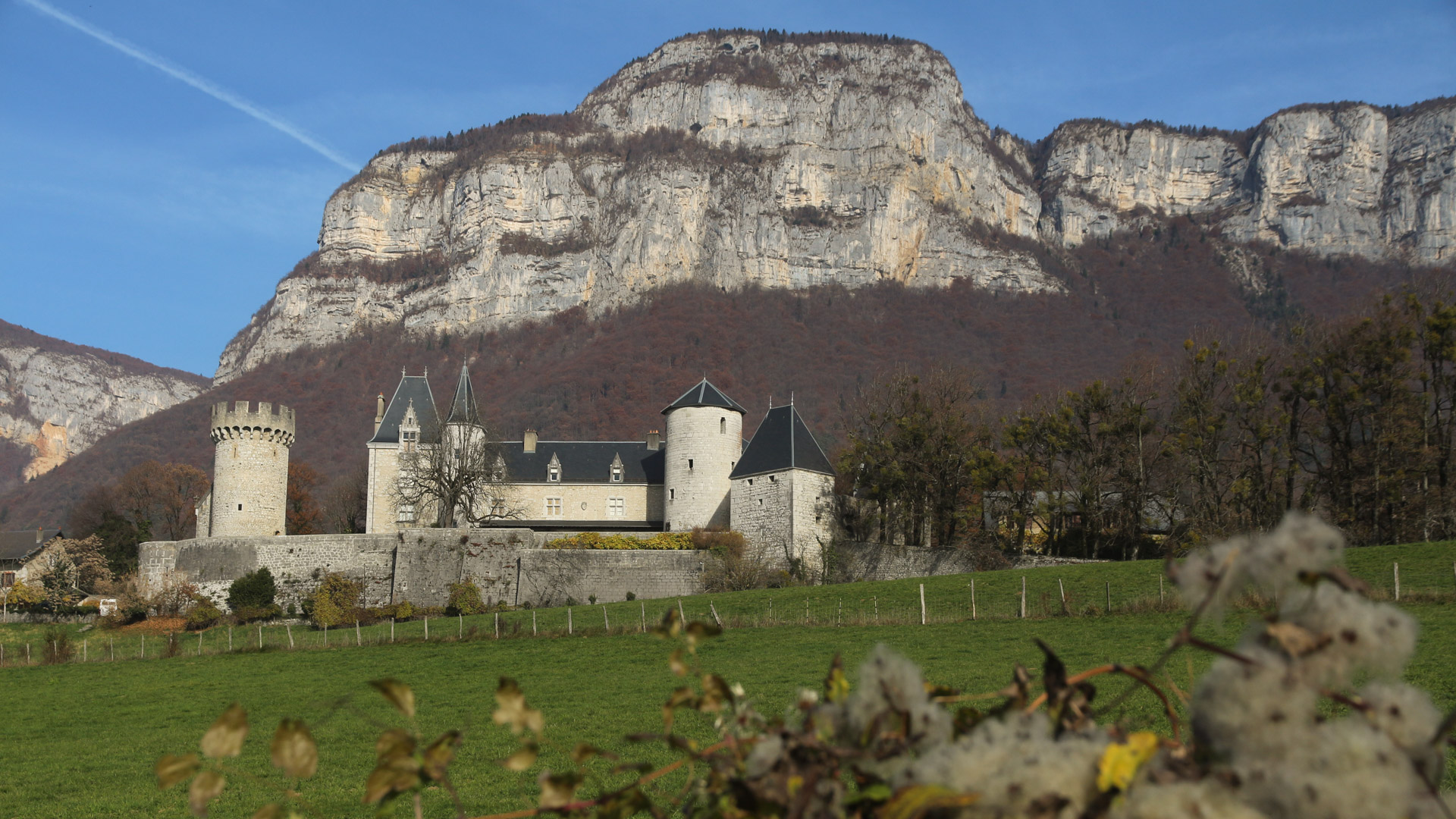 le château de la Bathie domine Chambéry