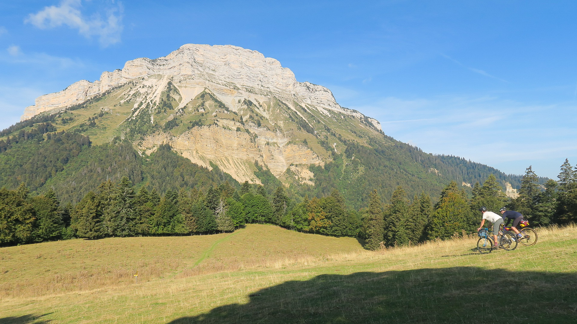 au pied de Chamechaude en gravel