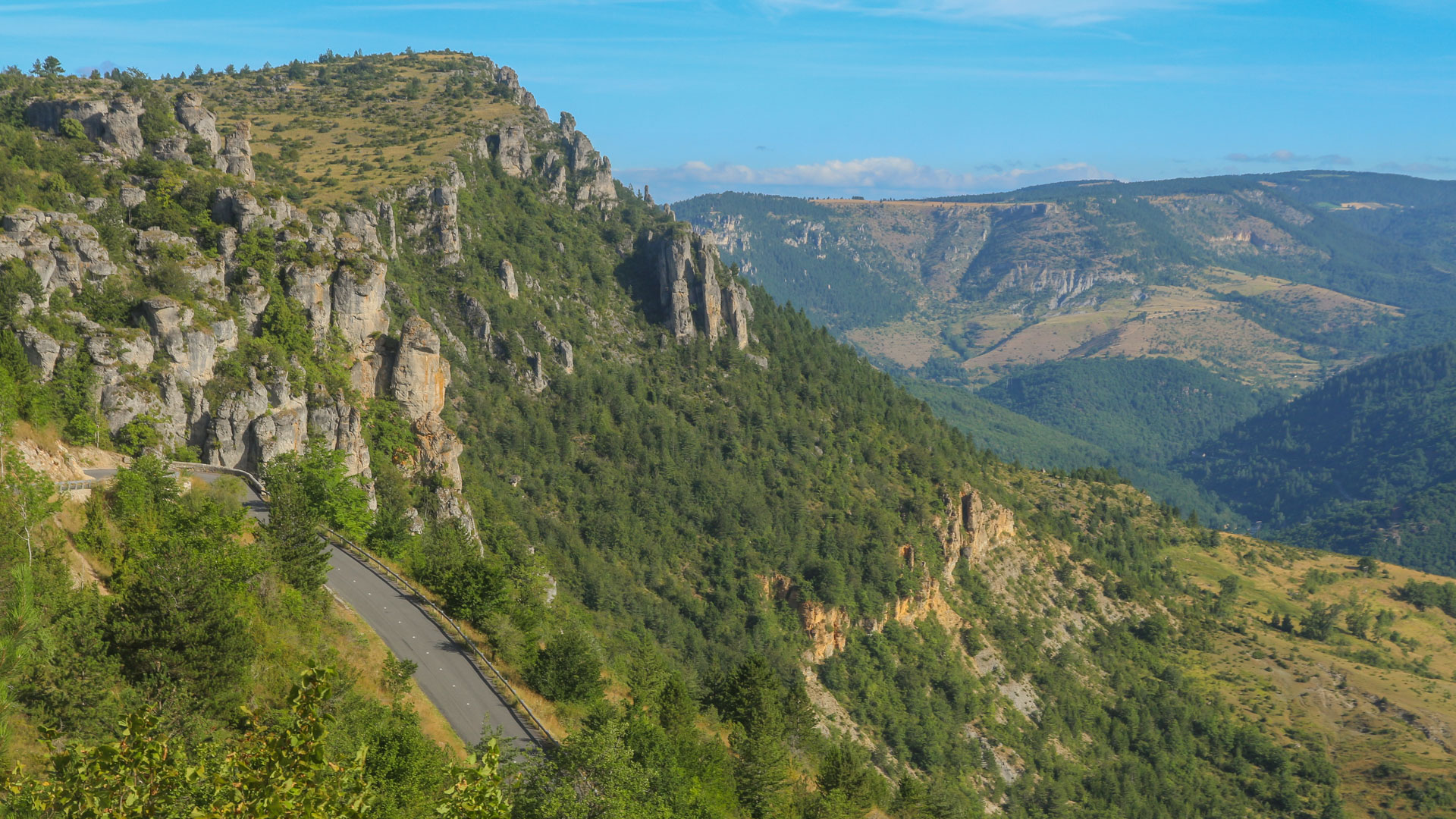 jolie route pour vélo gravel dans les Causses