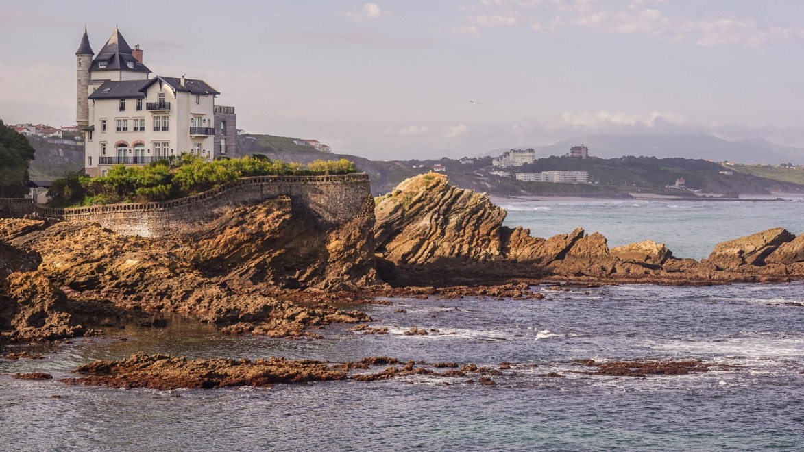 mer et côte déchiquetée sur la côte landaise