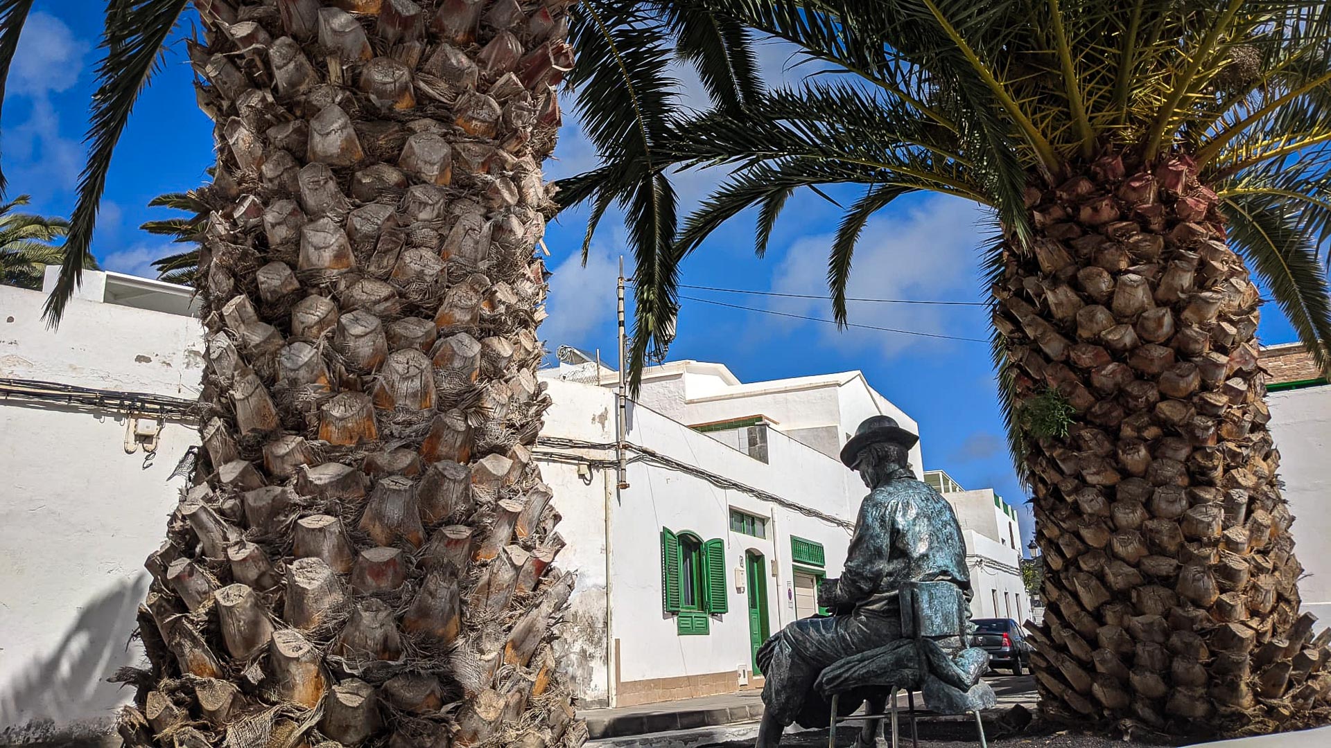 à l'ombre des palmiers dans un village de Lanzarote