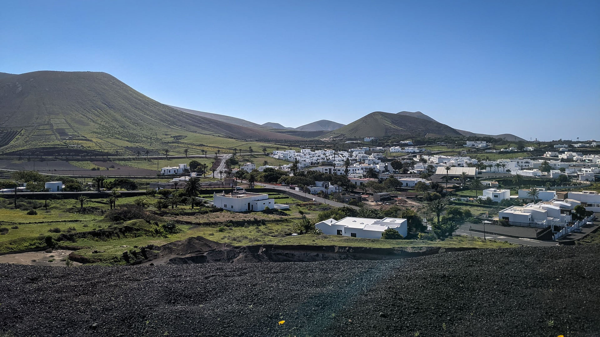 village blanc au pied des volcans à Lanzarote