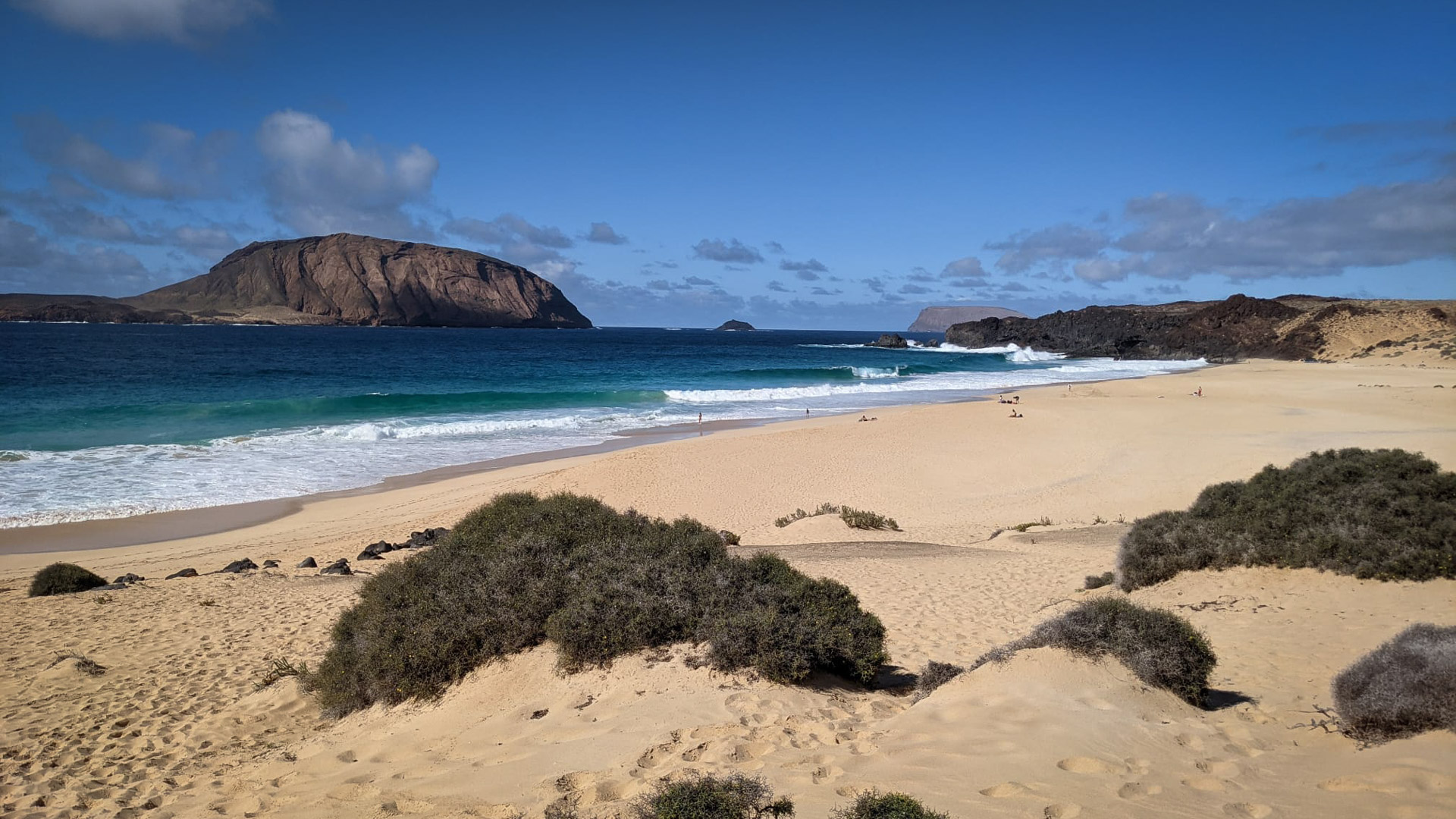 plage paradisiaque sur l'île de la Graciosa aux Canaries