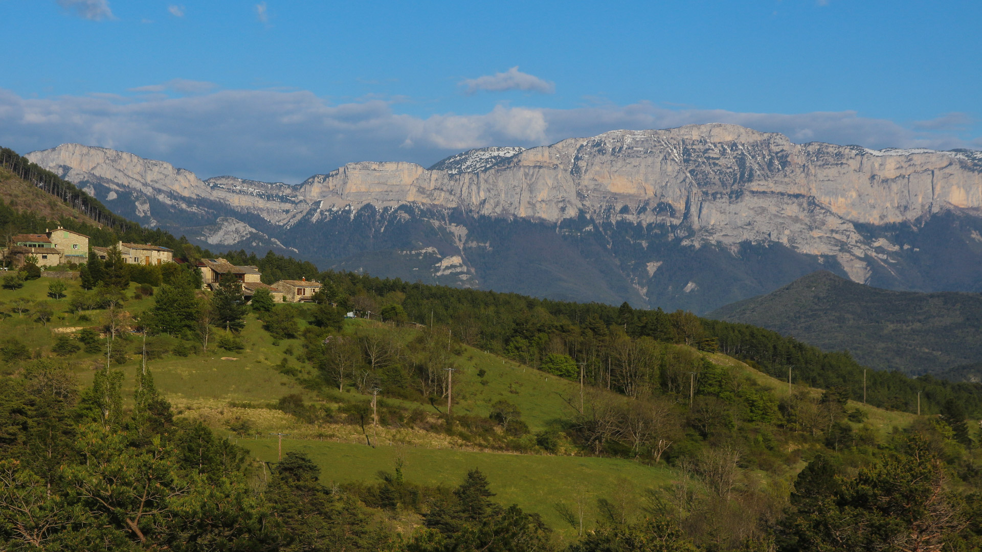 la falaise du Glandasse marque la limite de la réserve des hauts plateaux du Vercors et du Diois