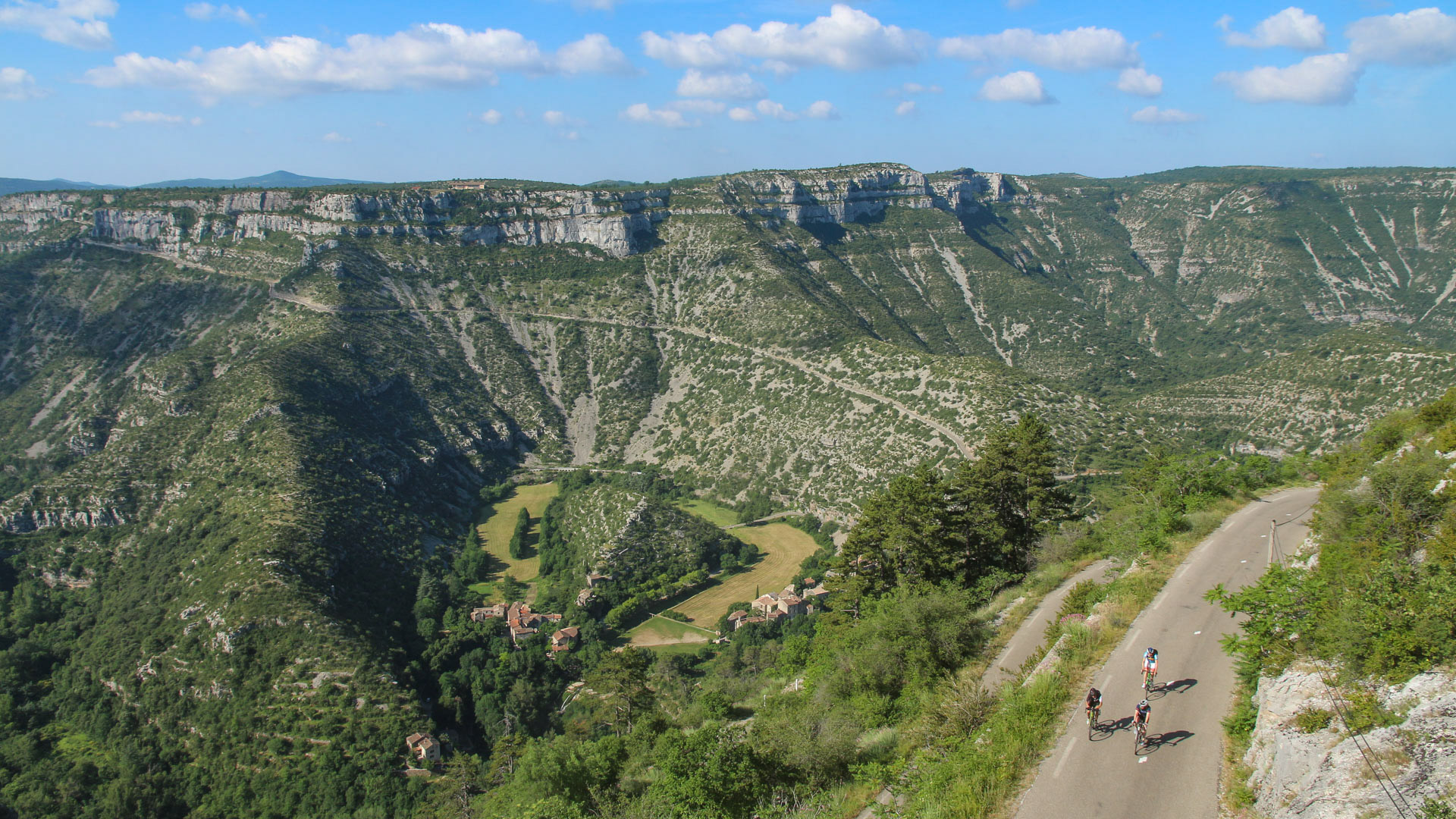 cycliste au cirque de Navacelle