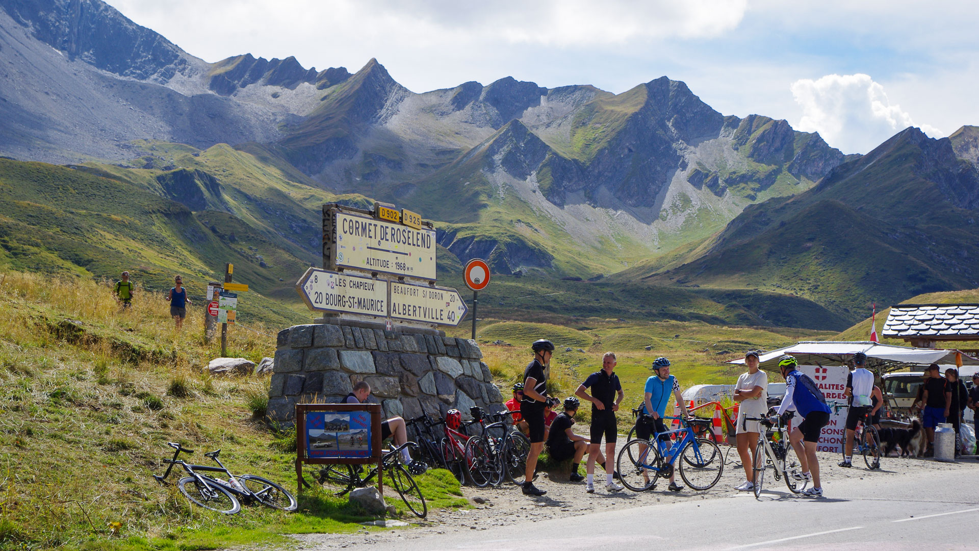 Au sommet du Col de Roselend après la belle ascension depuis Beaufort.