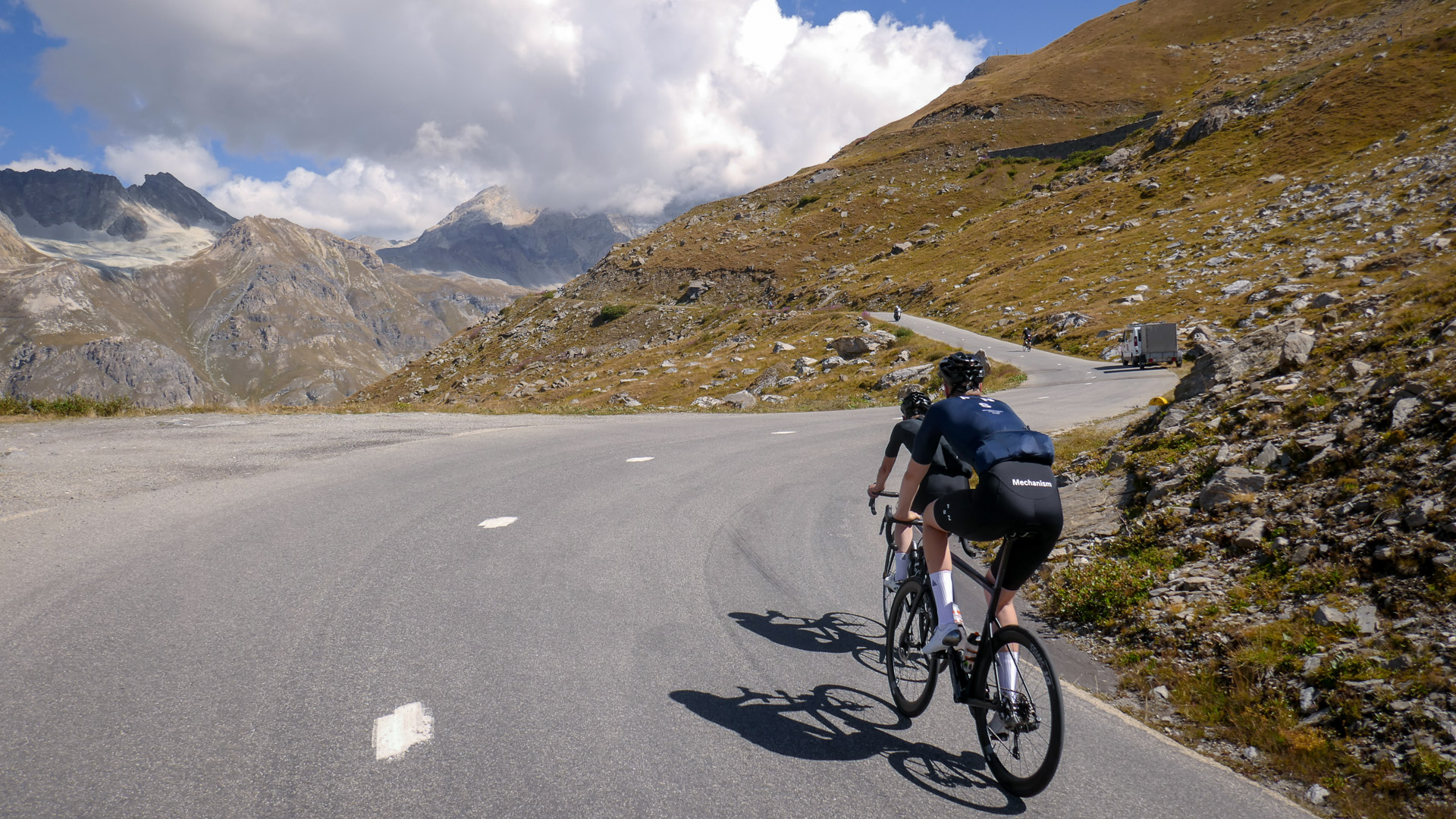 Vélo de route dans la montée du Col de l'Iséran depuis Val d'Isère