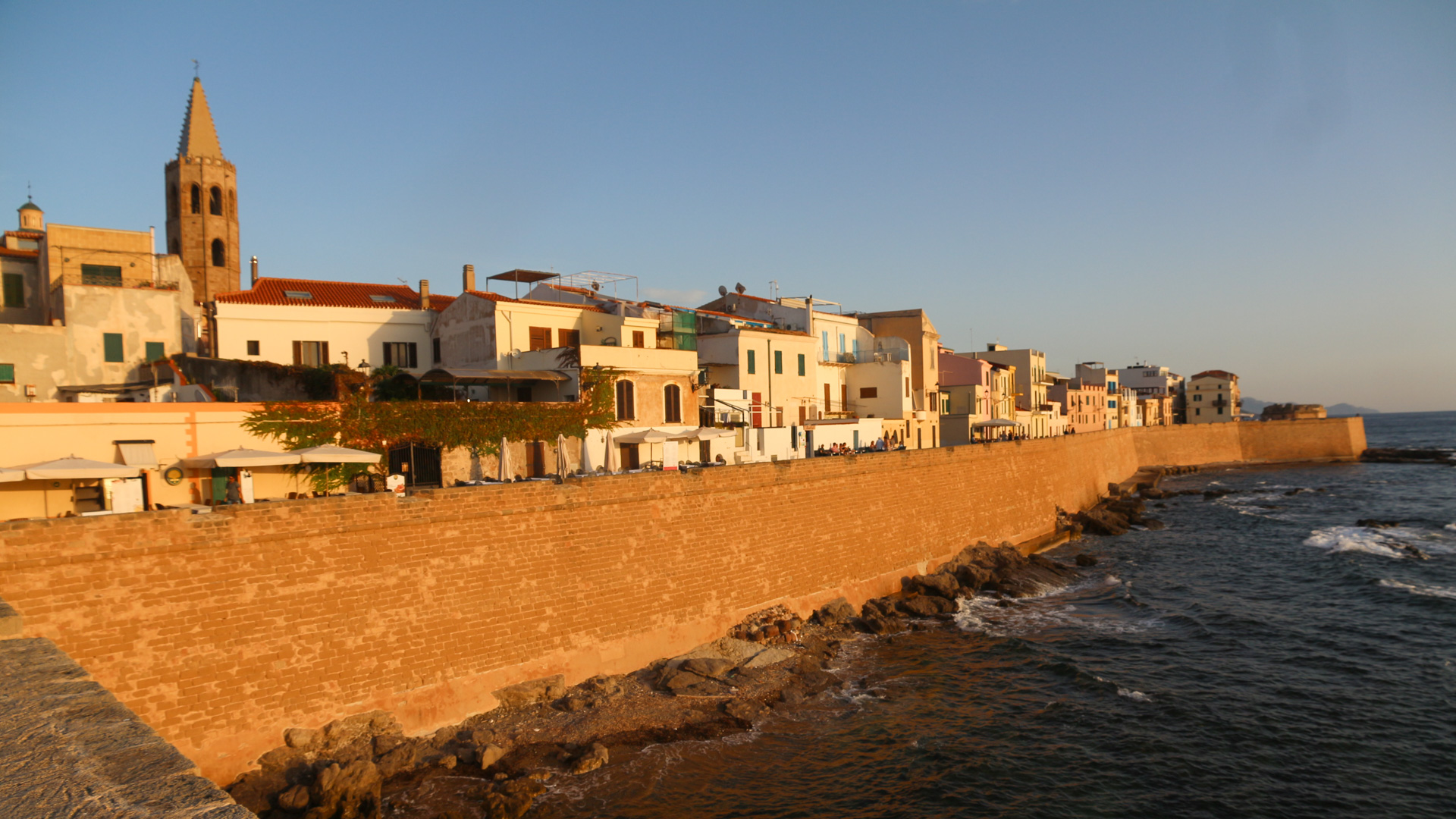 ville bord de mer côte sarde nord