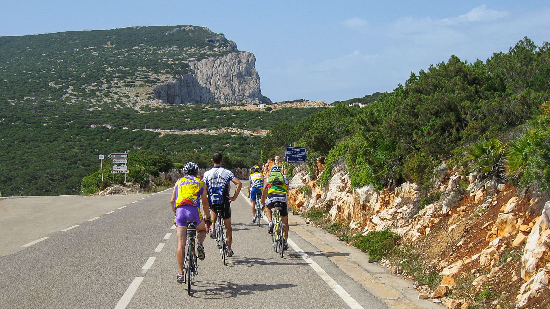 groupe de cyclistes en sardaigne