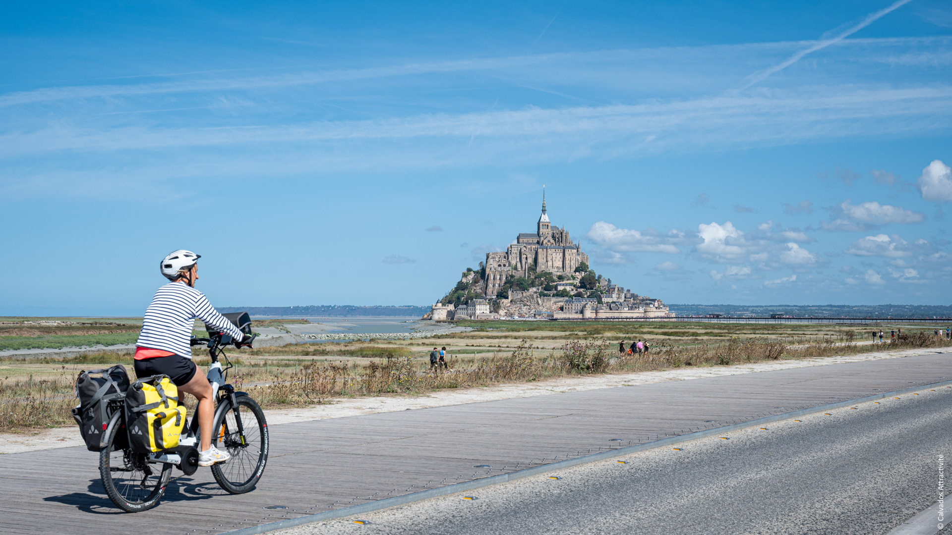 sur la route du Mont-Saint-Michel à vélo