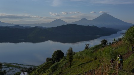 Image : Rwanda : LES COLLINES ENCHANTÉES