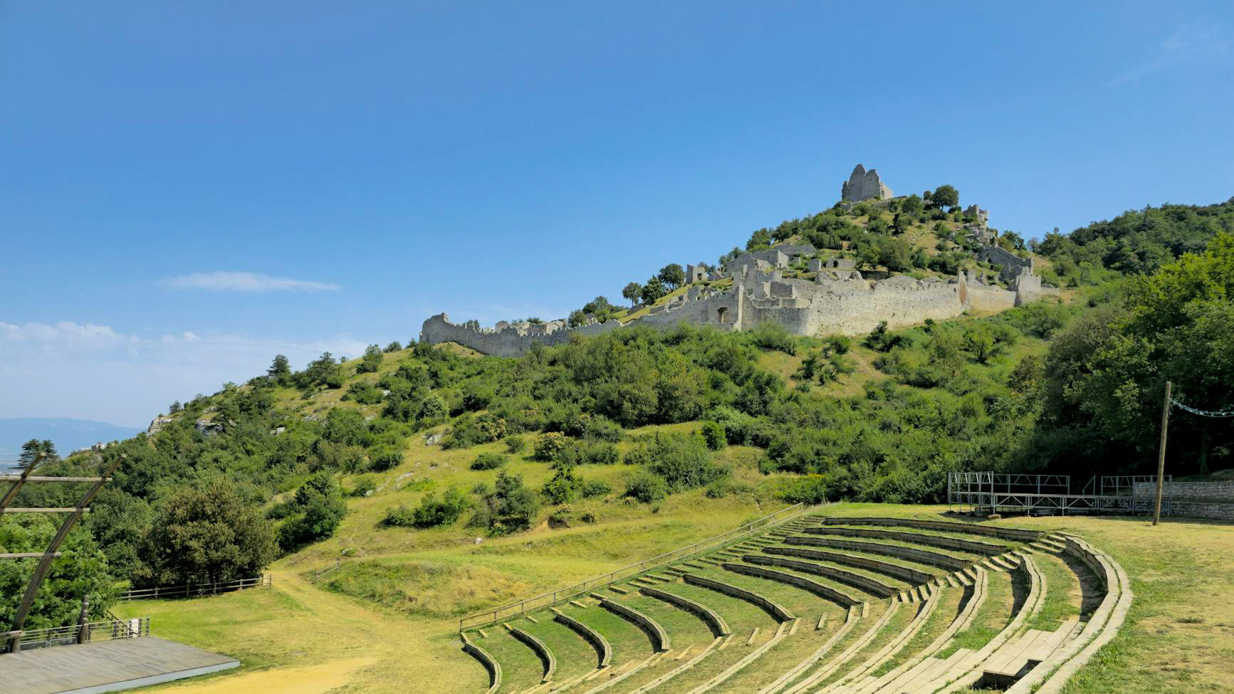 Ruines du château de Crussol en ardèche