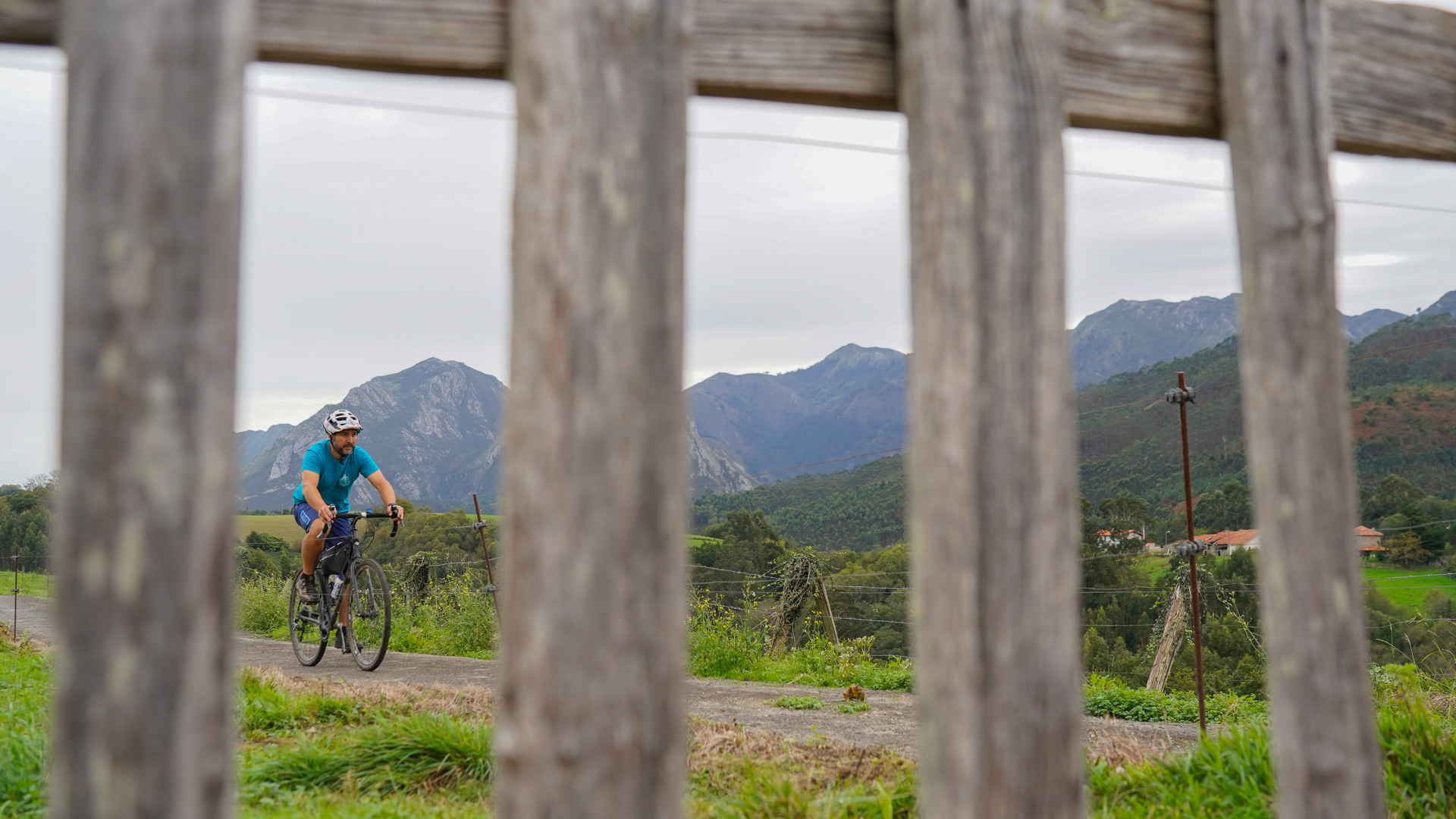 cycliste gravel dans les Asturies