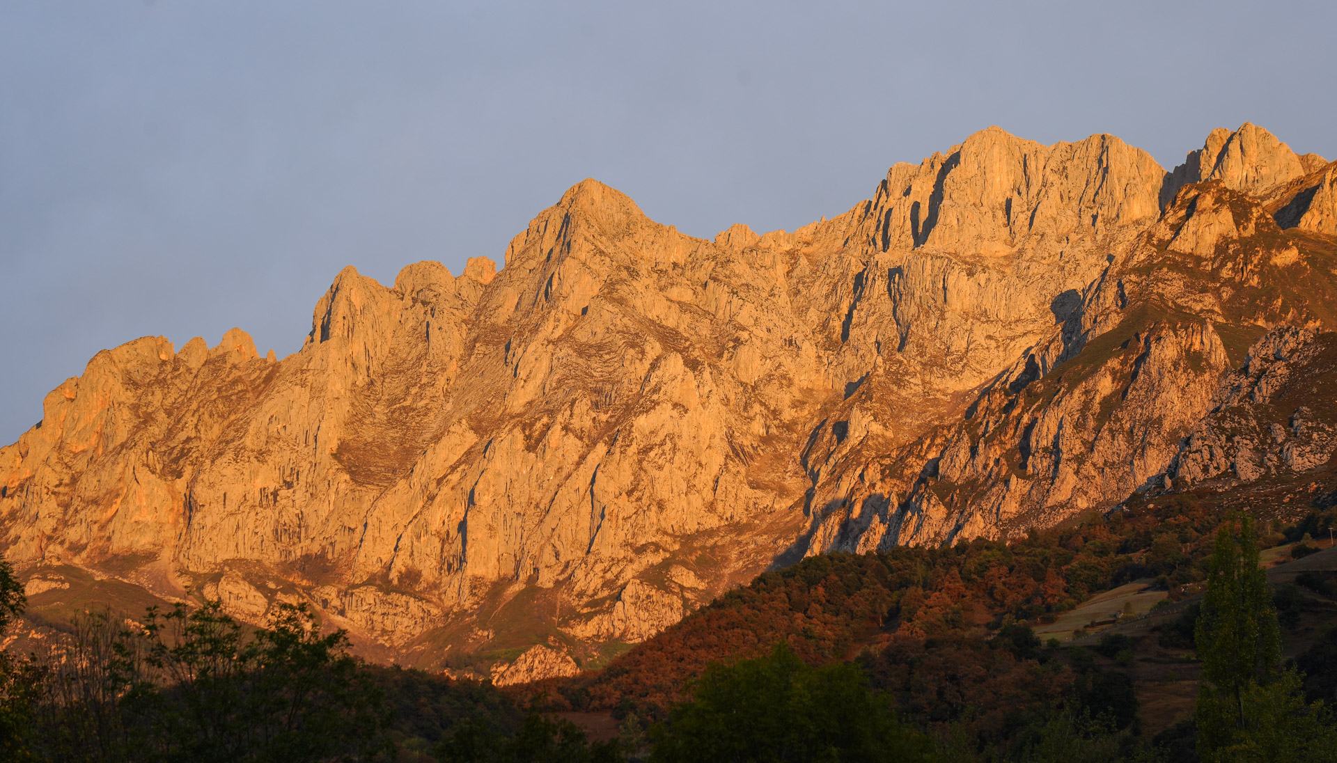 vue sur les Picos de Europa au coucher du soleil